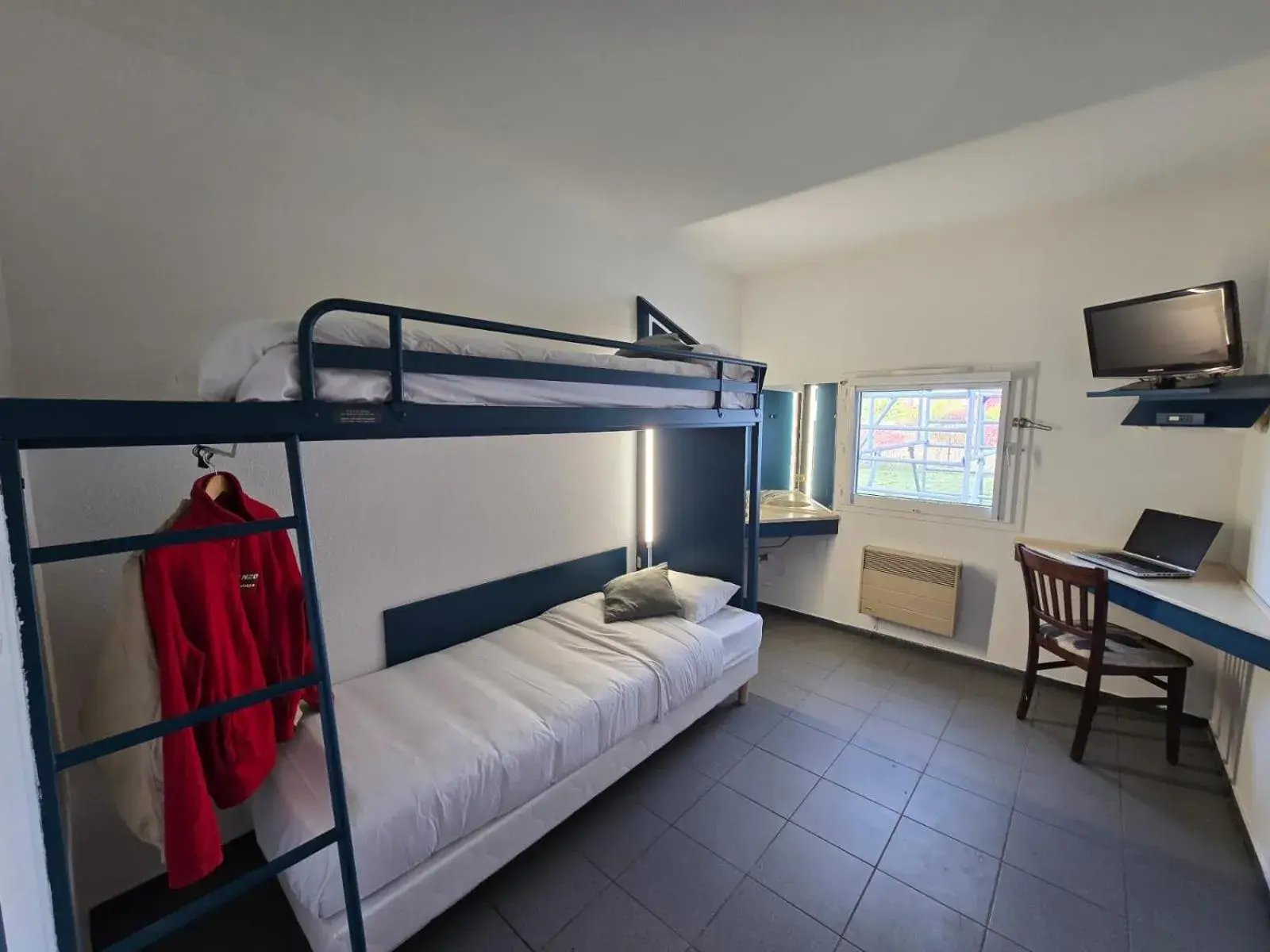 Twin Room with Shared Bathroom in Enzo Hotels 1er prix Dreux Twin Room with Shared Bathroom in Enzo Hotels 1er prix Dreux