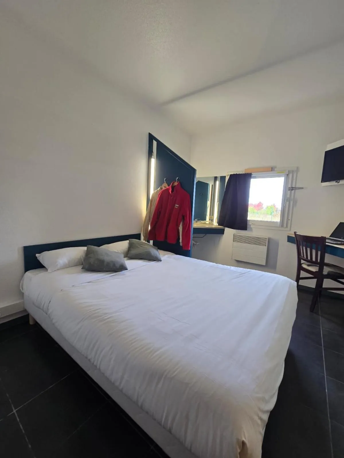 Bed in Enzo Hotels 1er prix Dreux