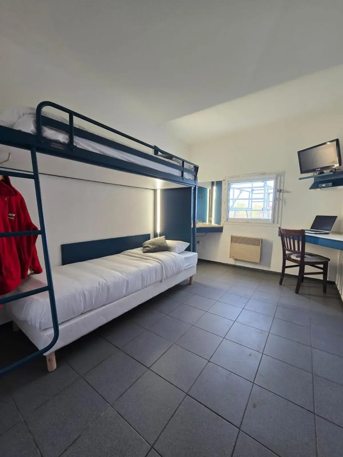 Twin Room with Shared Bathroom in Enzo Hotels 1er prix Dreux Twin Room with Shared Bathroom in Enzo Hotels 1er prix Dreux