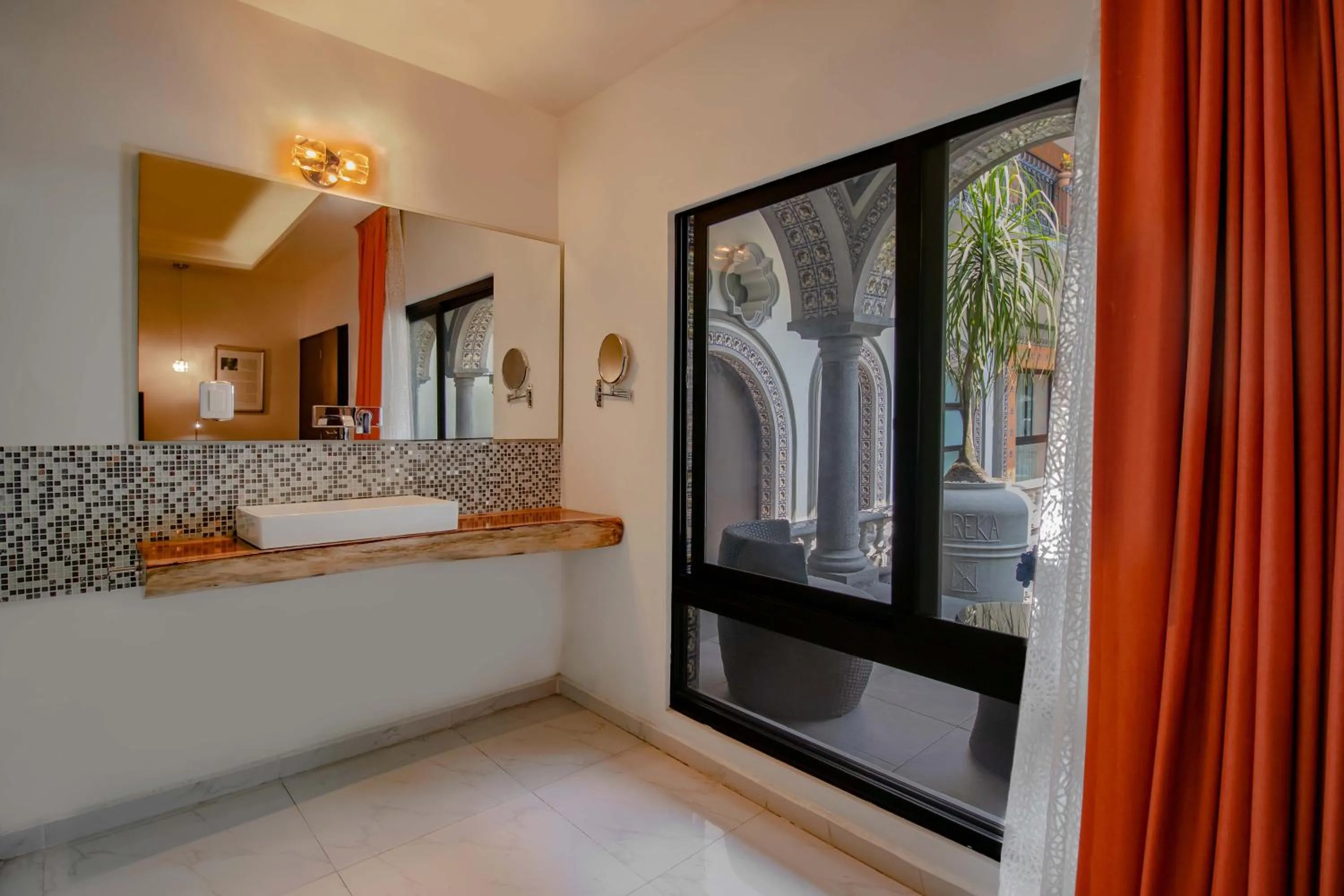 Bathroom, Bed in TRES79 Hotel Boutique Orizaba