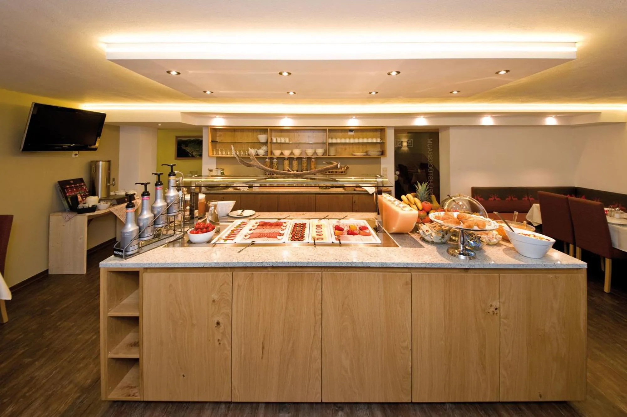 Restaurant/places to eat in Hotel Garni Rauch