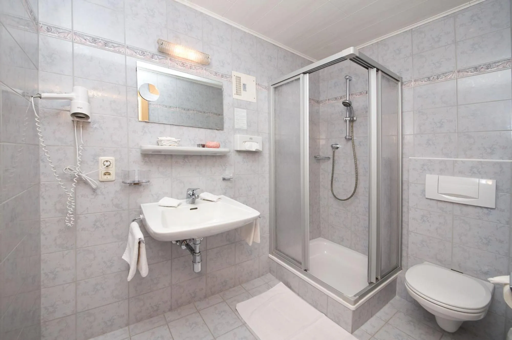 Bathroom in Hotel Garni Rauch