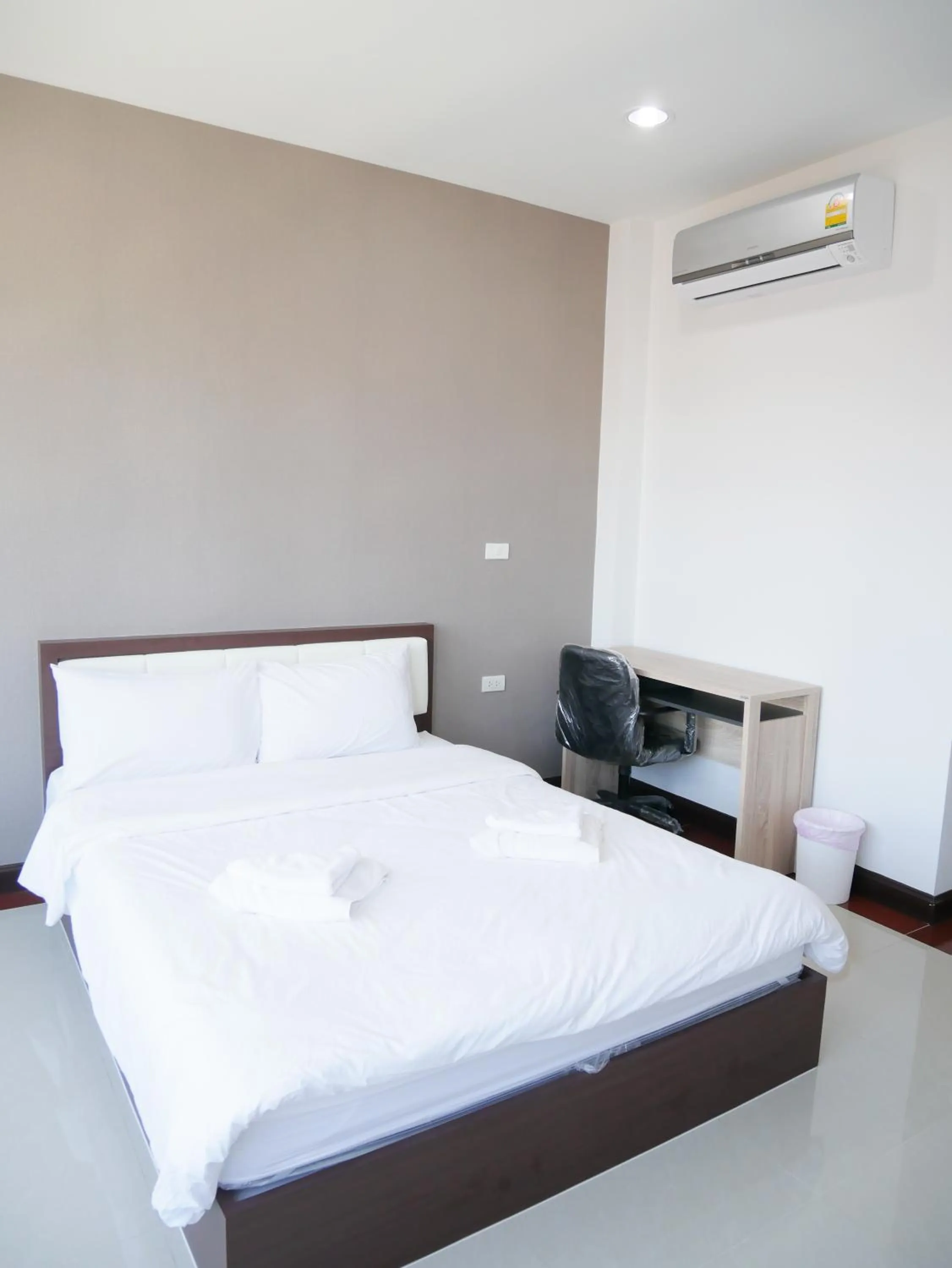 Bedroom, Bed in Room58