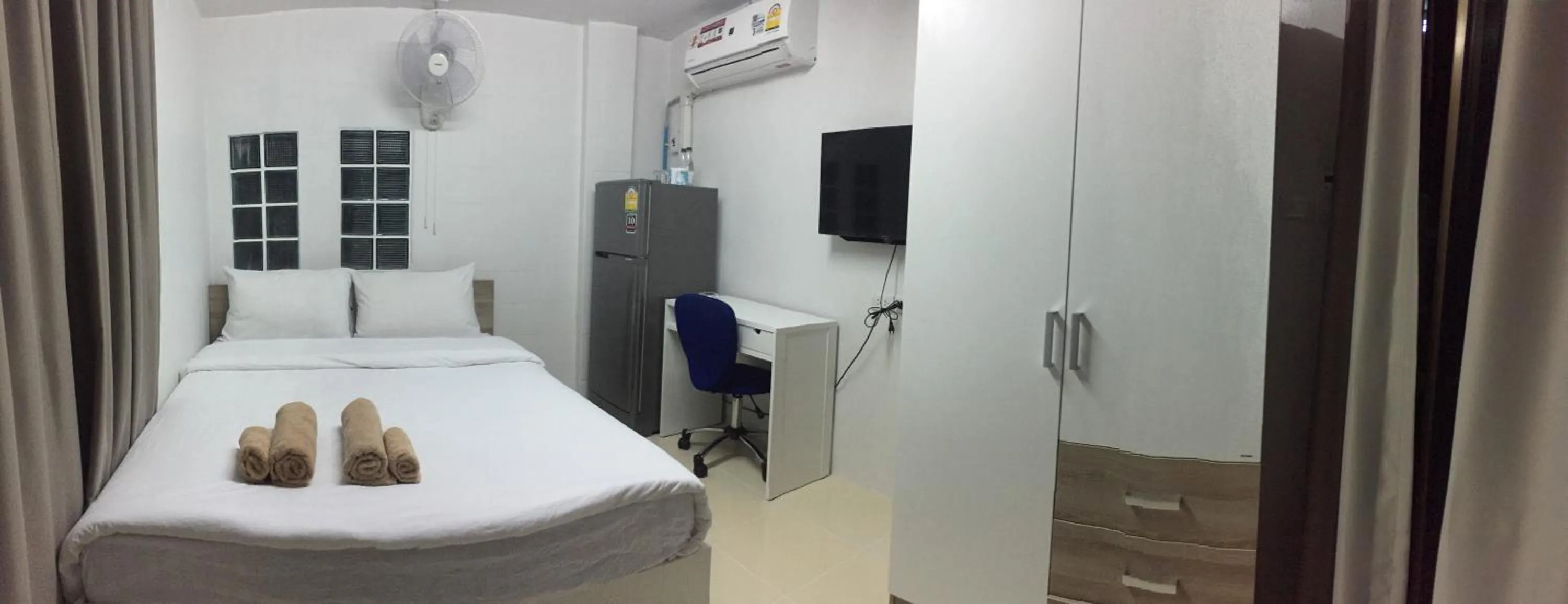 Bedroom, Bed in Room58