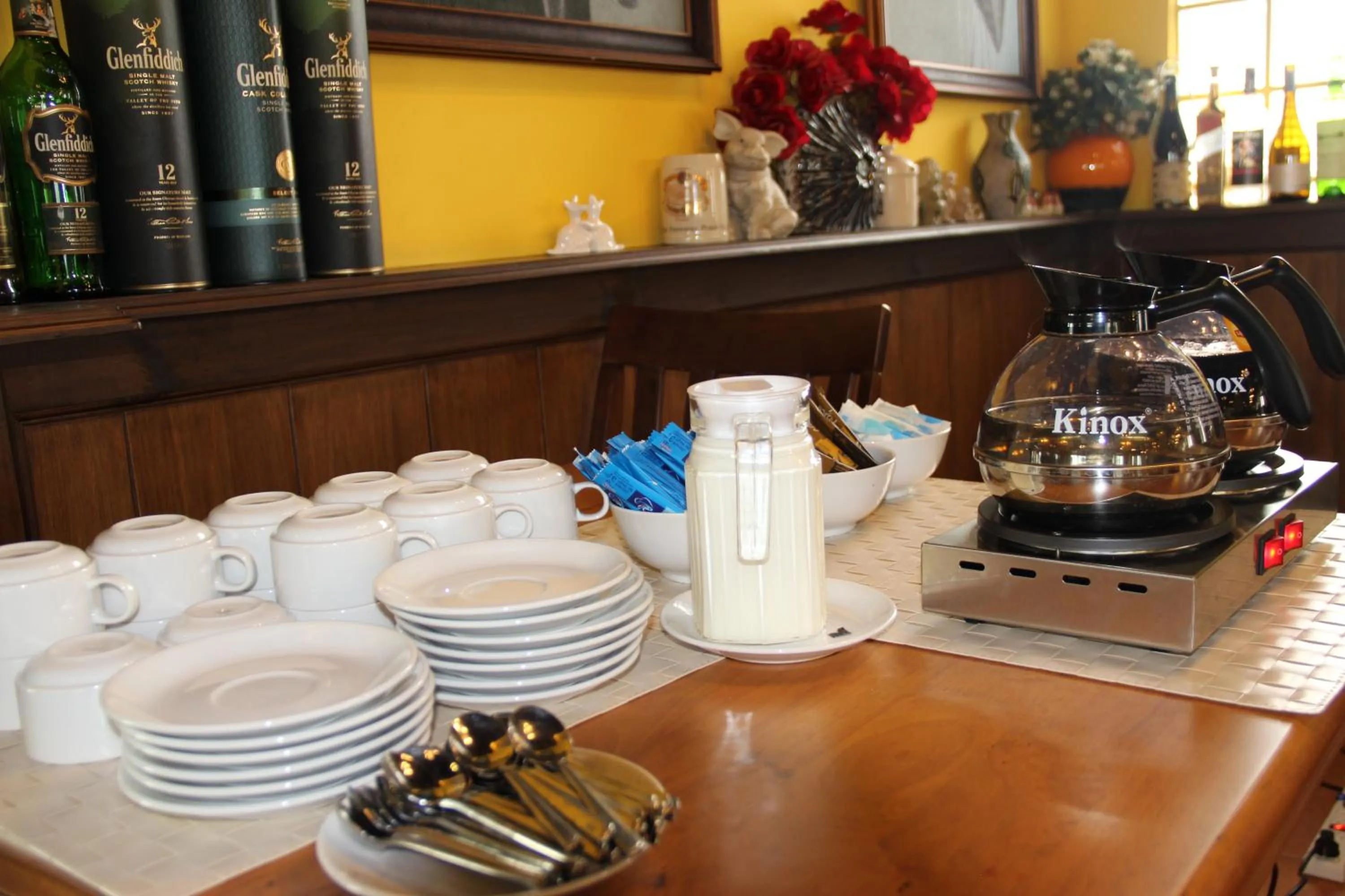 Restaurant/places to eat in Suvarnabhumi Ville Airport Hotel