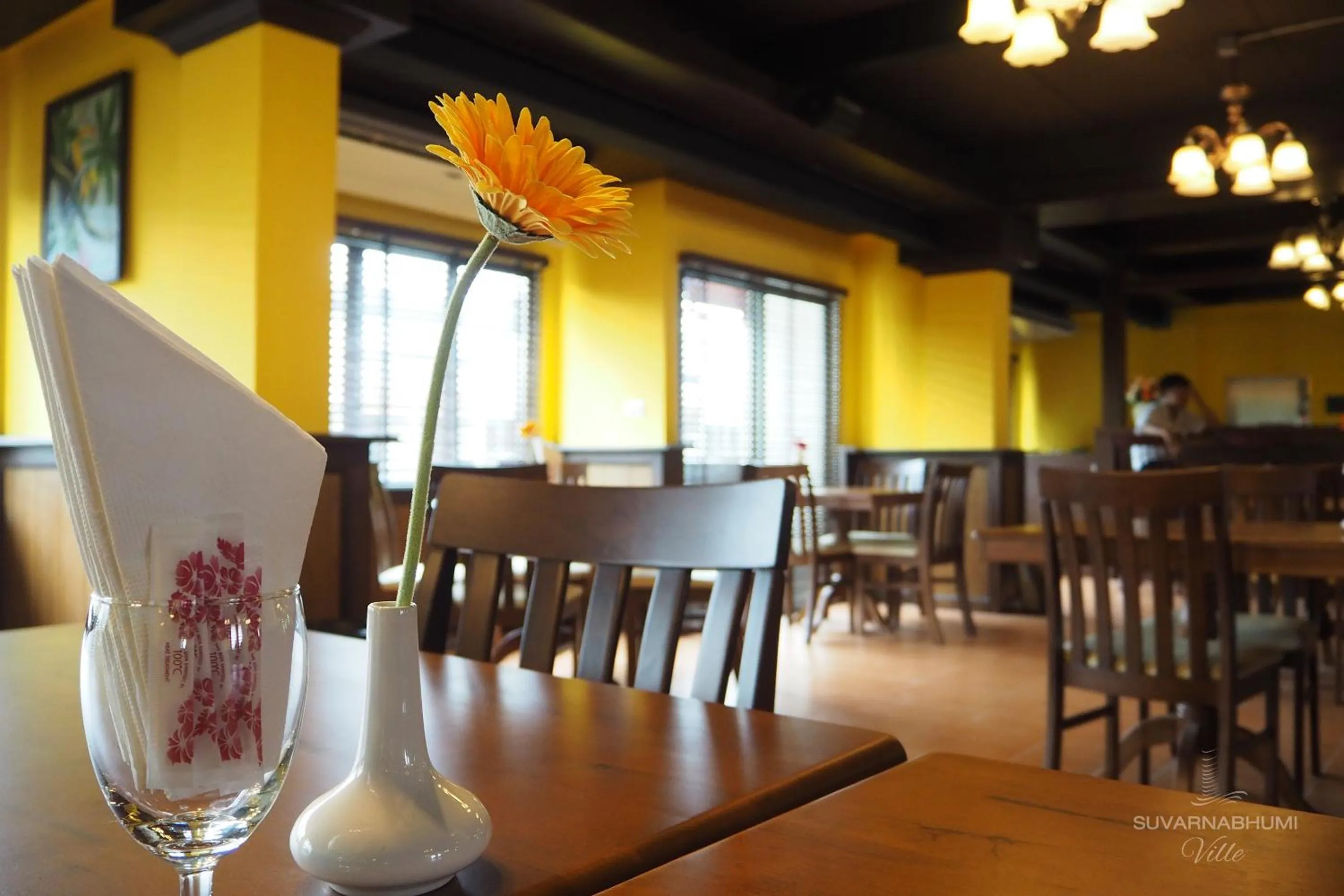 Restaurant/places to eat in Suvarnabhumi Ville Airport Hotel