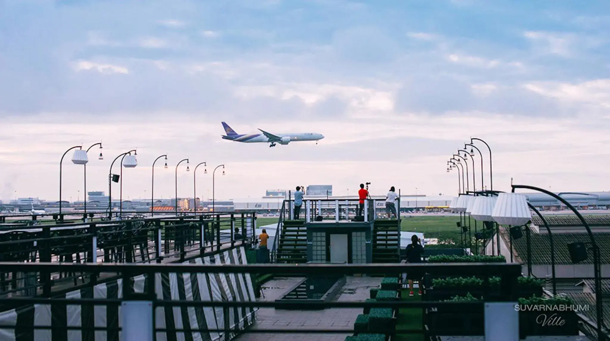 Lounge or bar in Suvarnabhumi Ville Airport Hotel Lounge or bar in Suvarnabhumi Ville Airport Hotel