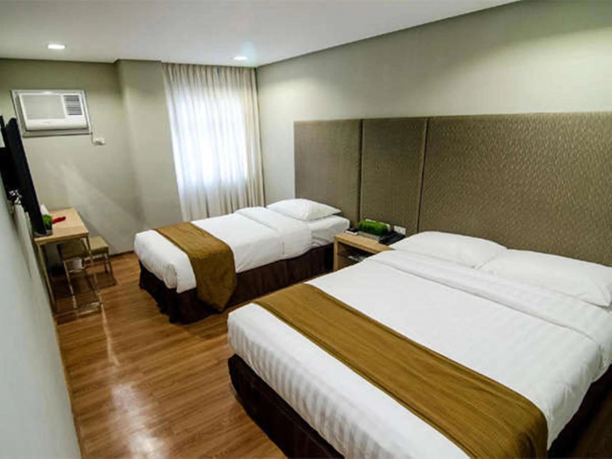 Bedroom, Bed in Madison Hotel PHL