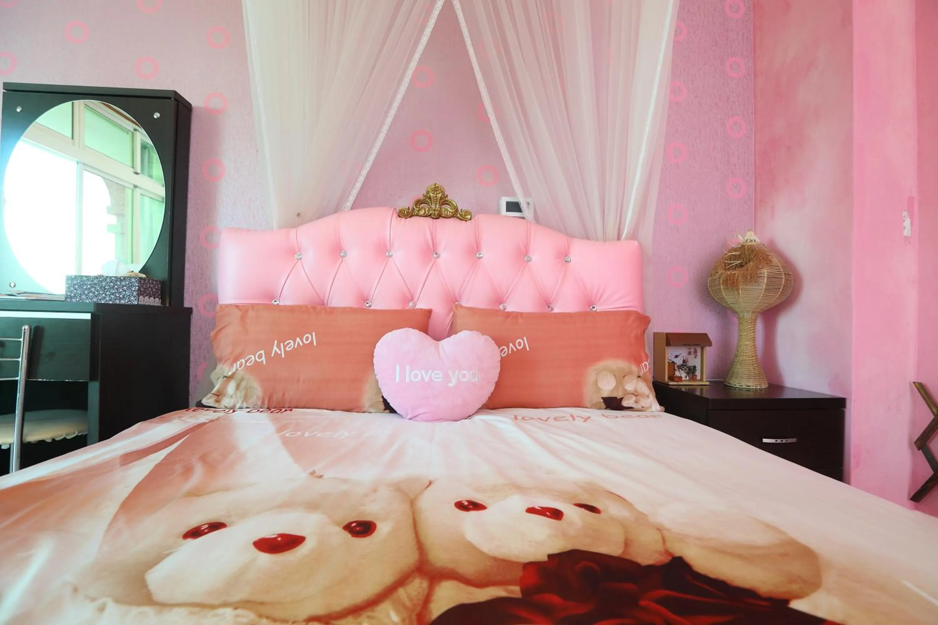 Decorative detail, Bed in Mei Lun Xi Pan Homestay