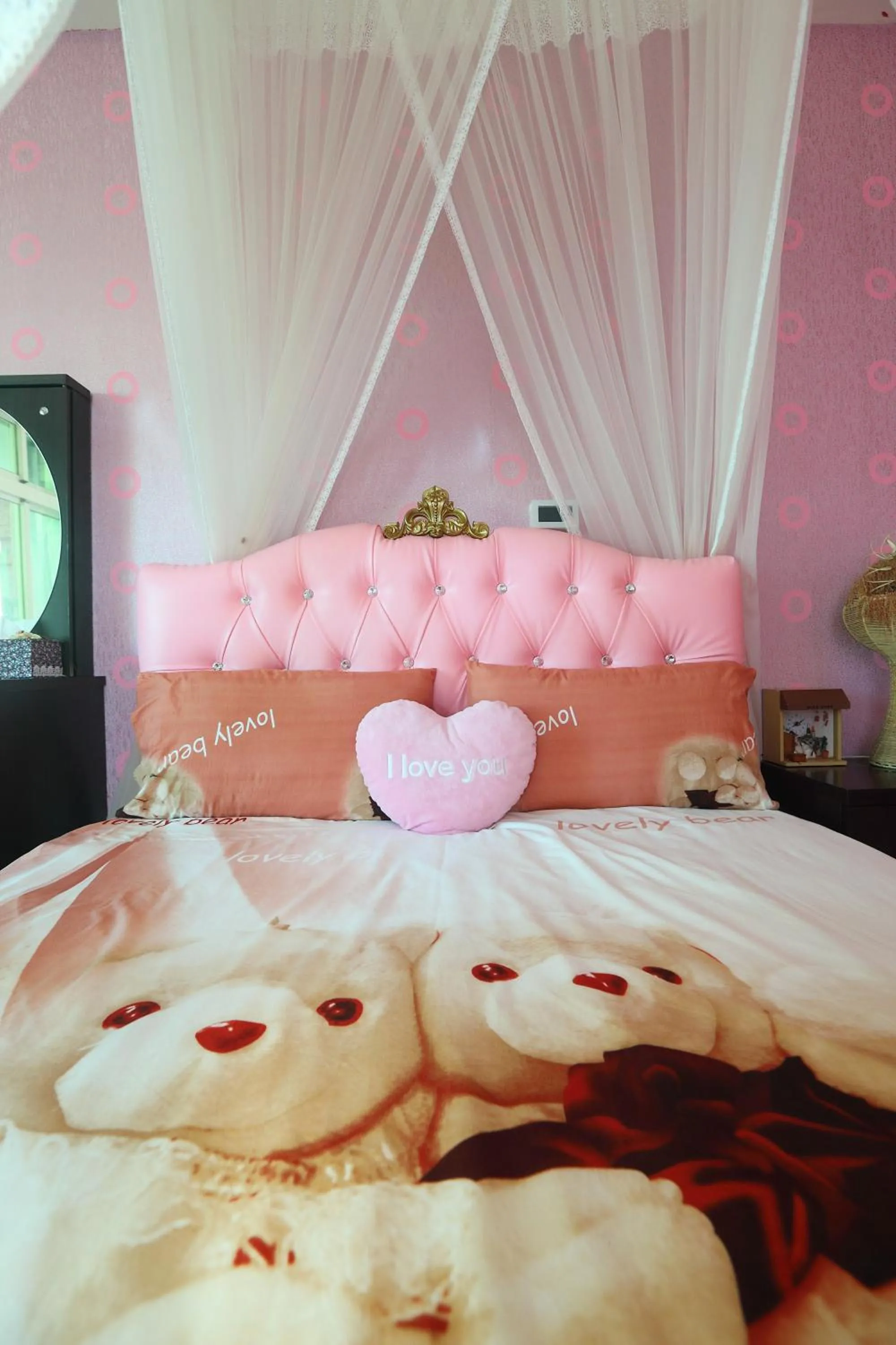 Decorative detail, Bed in Mei Lun Xi Pan Homestay