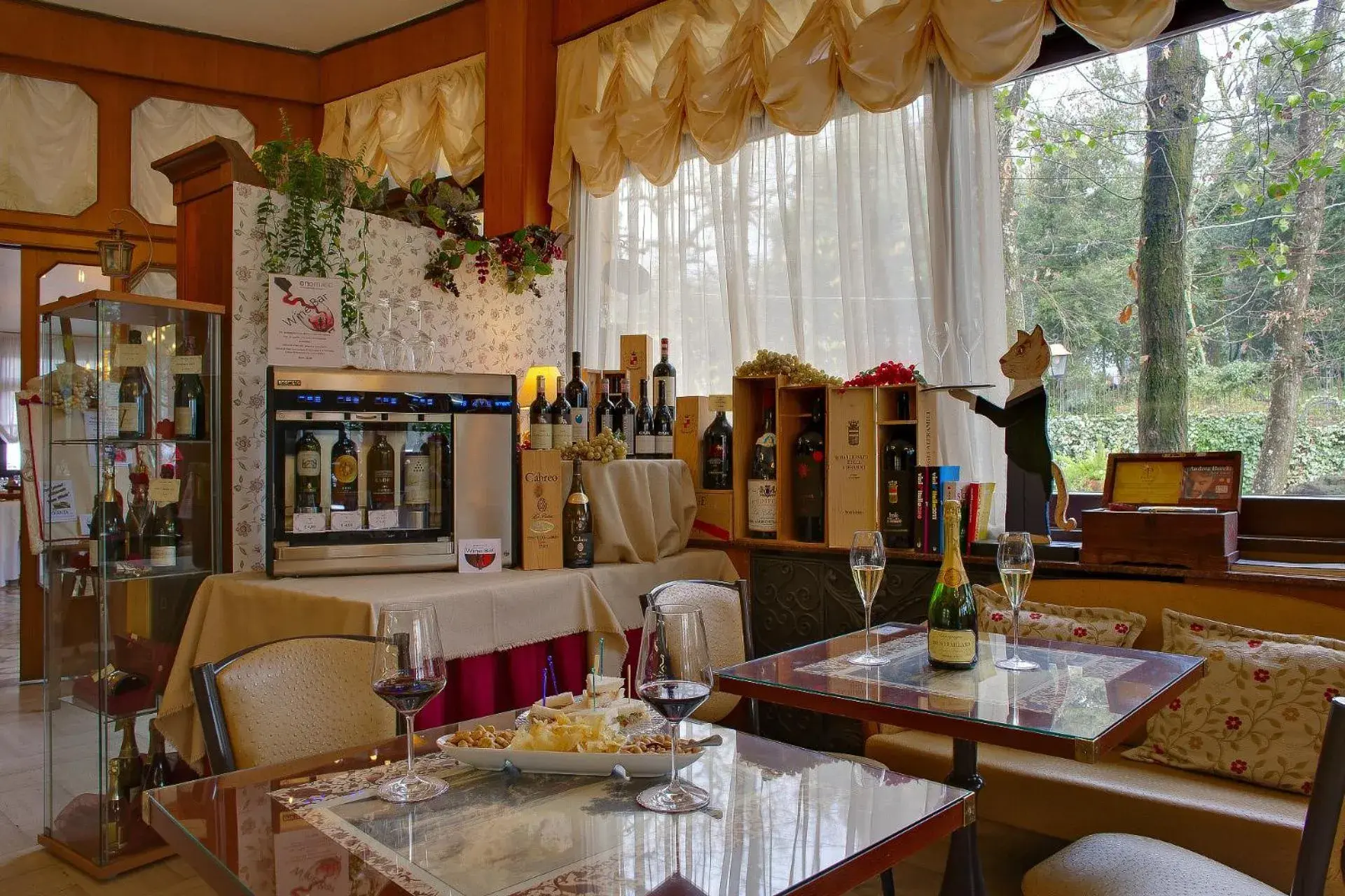 Lounge or bar in Miralago Lounge or bar in Miralago