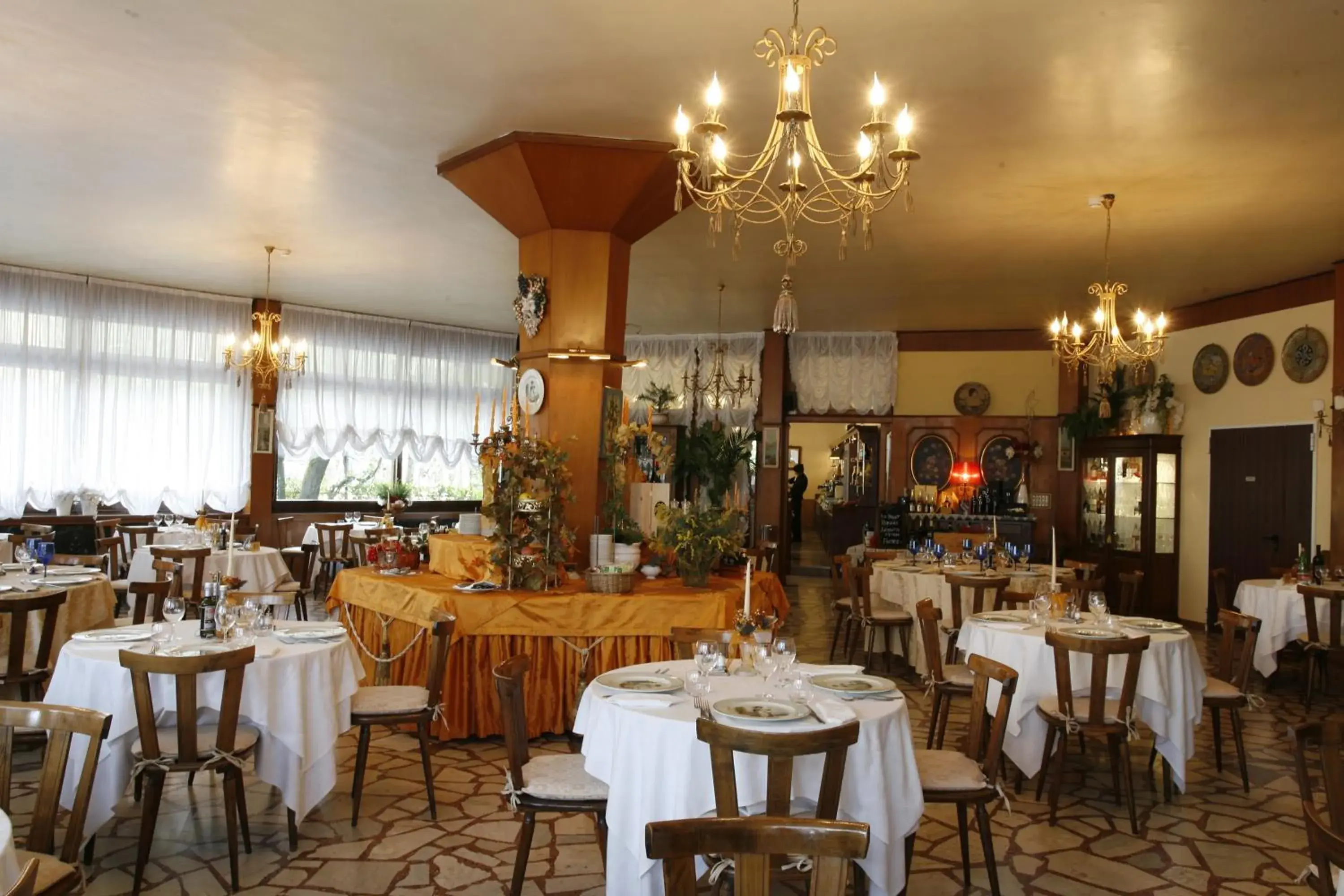 Restaurant/places to eat in Miralago Restaurant/places to eat in Miralago
