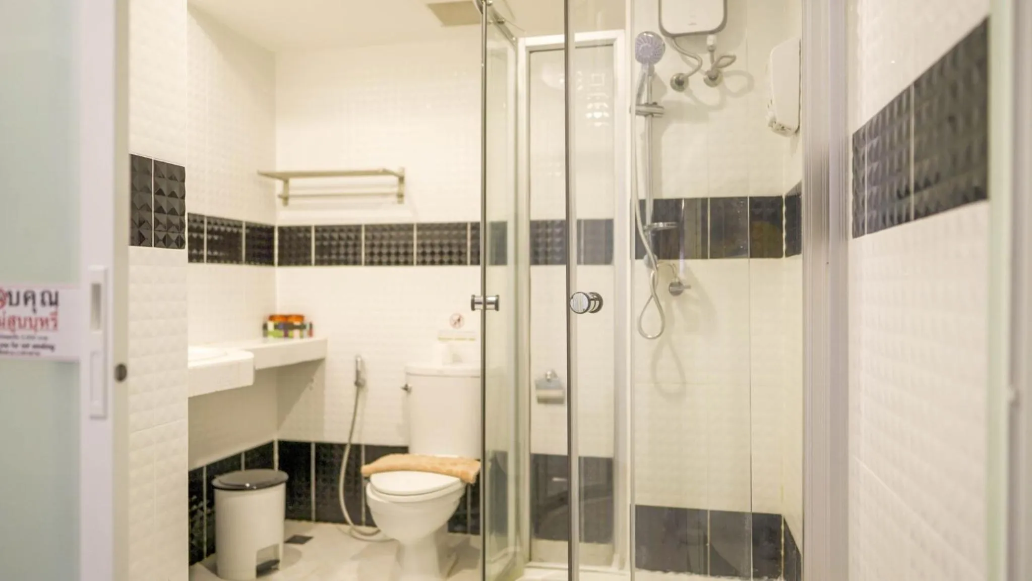 Bathroom in RoomQuest Suvarnabhumi Airport Romklao Soi 6