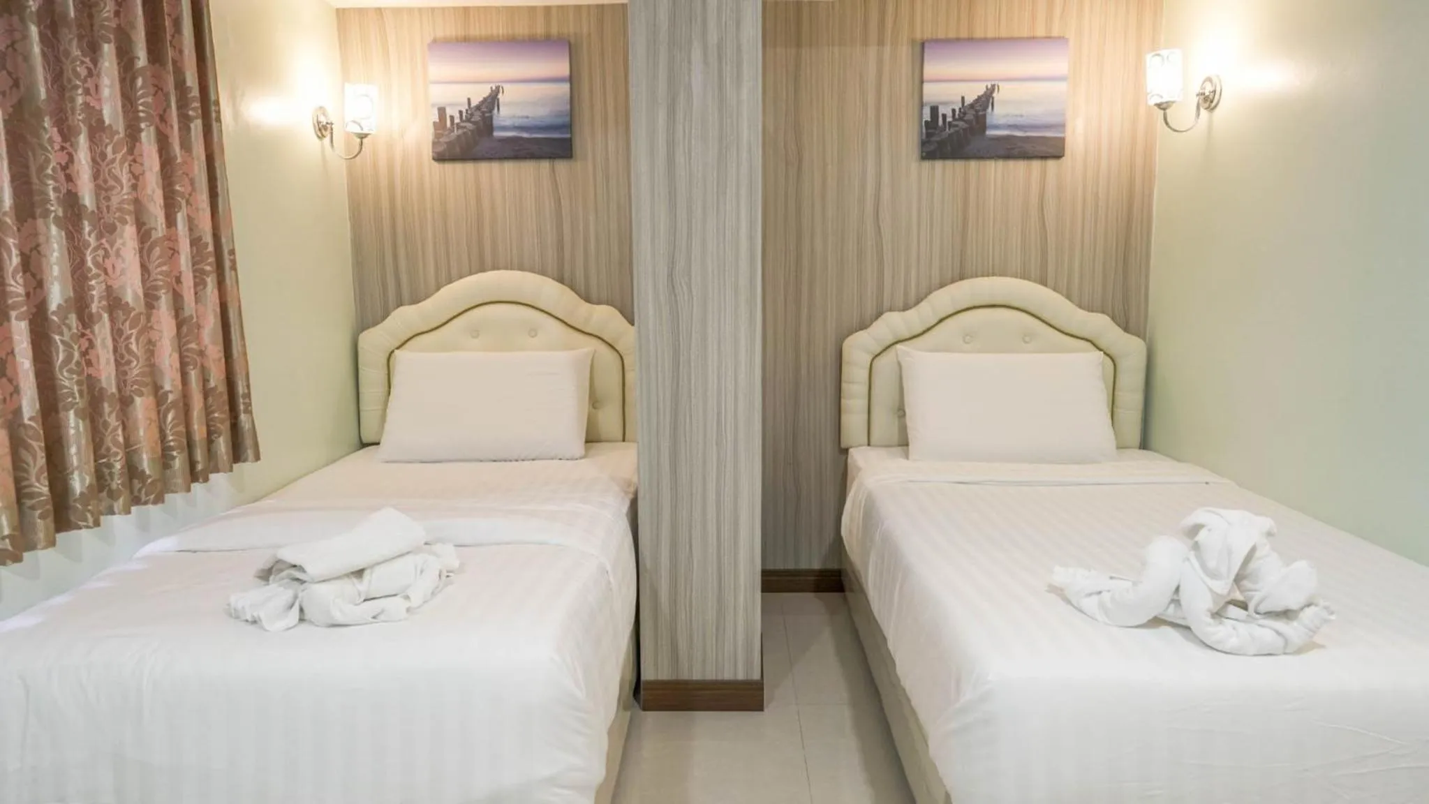 Bed in RoomQuest Suvarnabhumi Airport Romklao Soi 6
