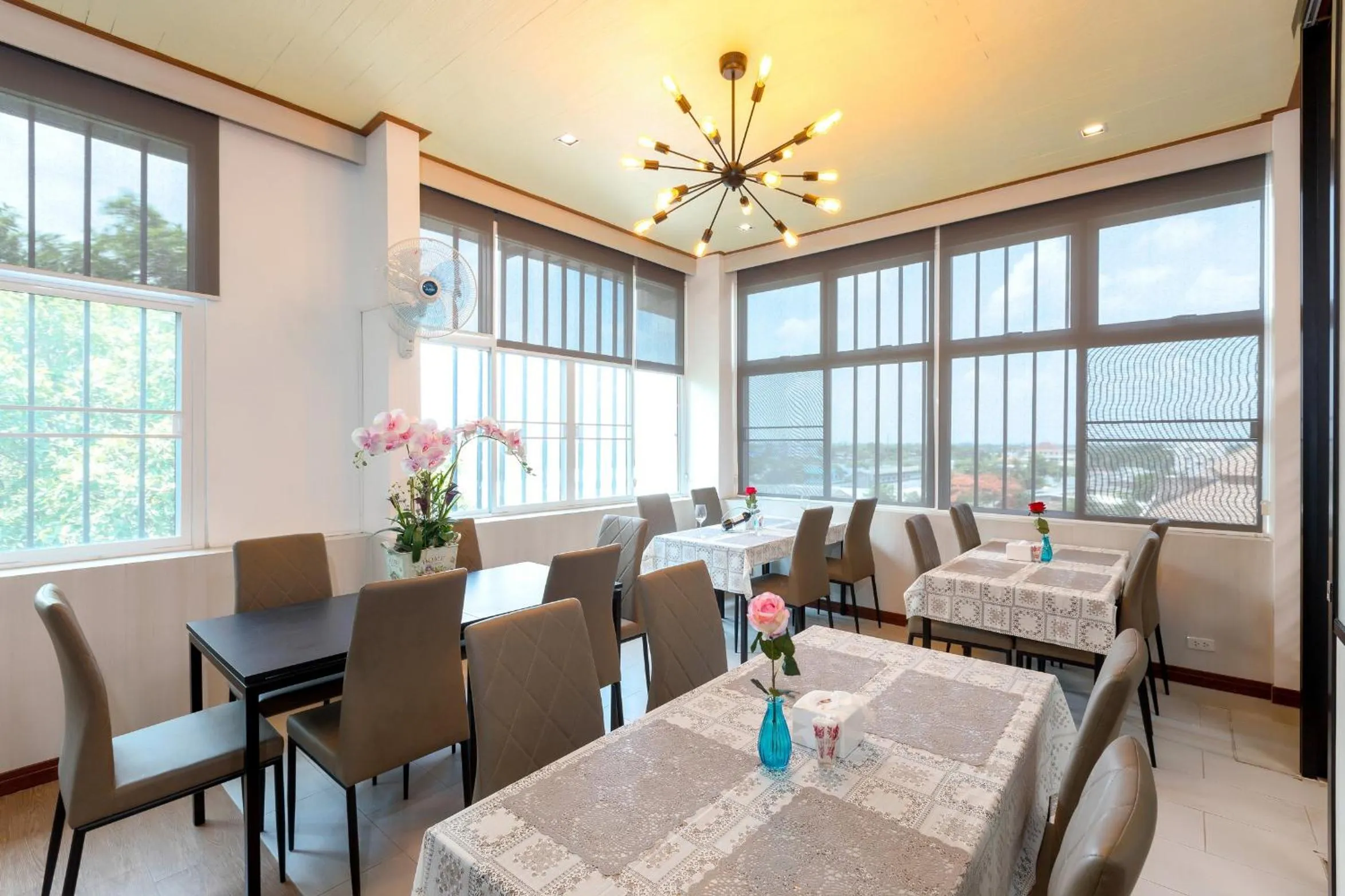 Restaurant/places to eat in RoomQuest Suvarnabhumi Airport Romklao Soi 6