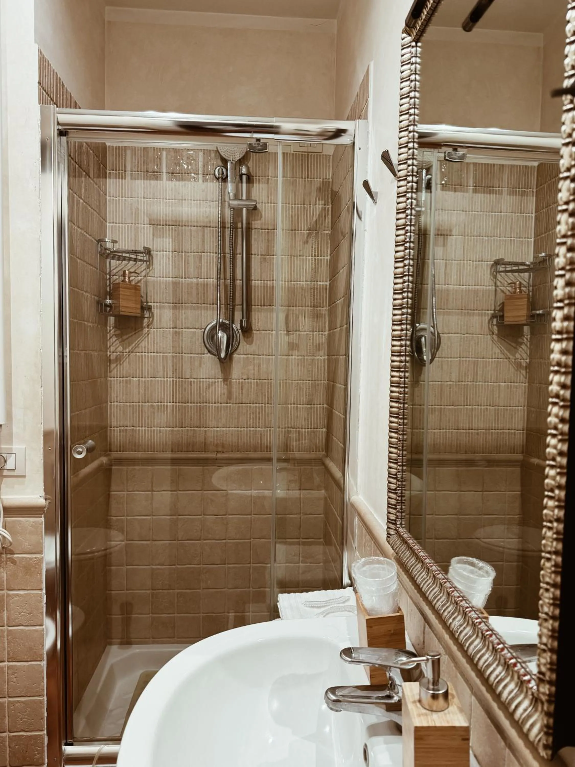 Shower in Residenza Sciarra B&B