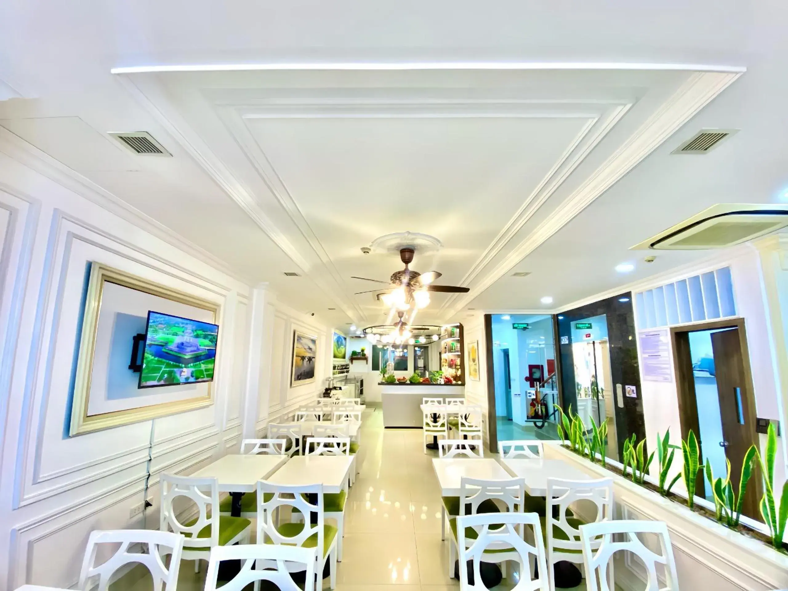 Restaurant/places to eat in Hotel La Perle Restaurant/places to eat in Hotel La Perle