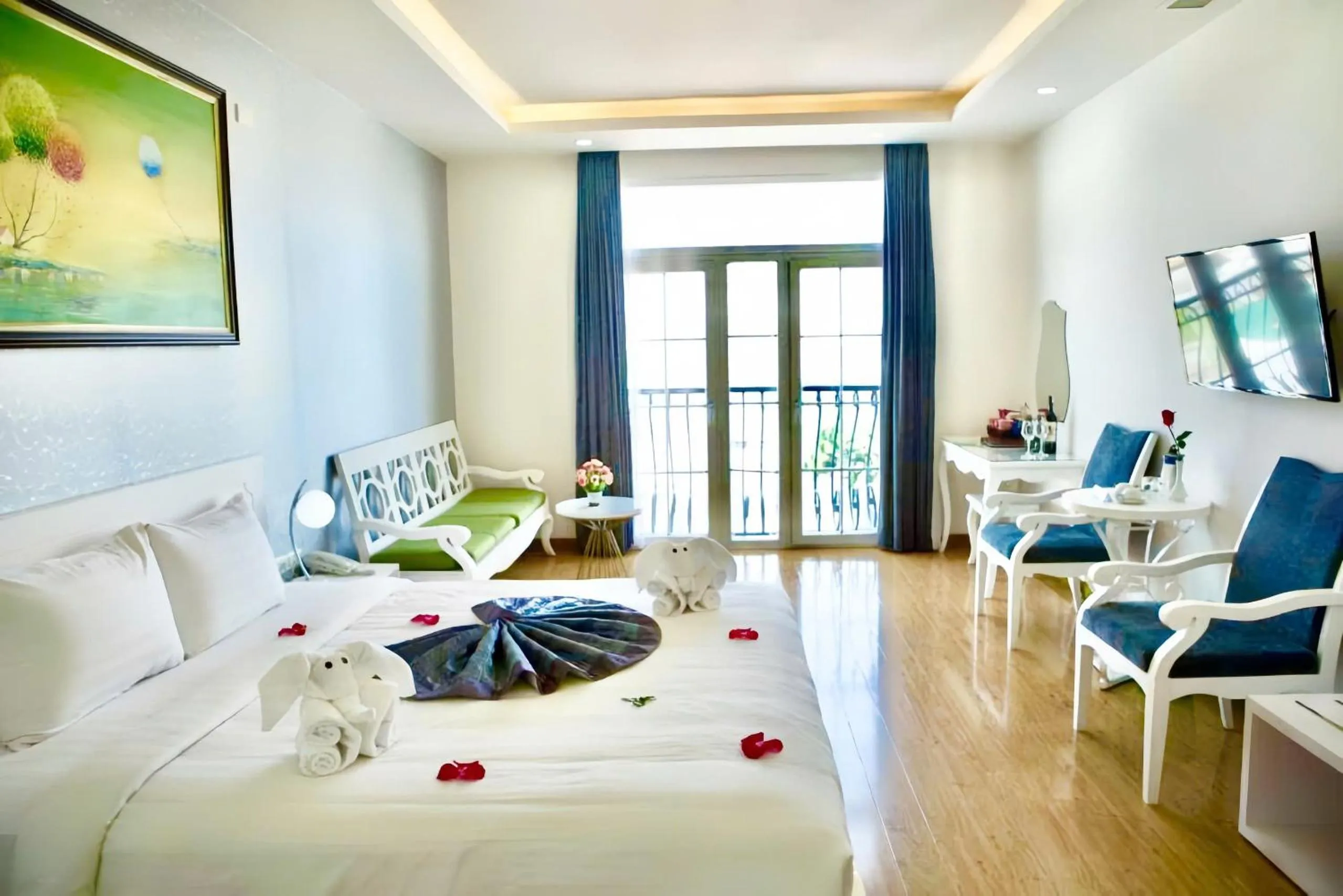 Photo of the whole room, Bed in Hotel La Perle