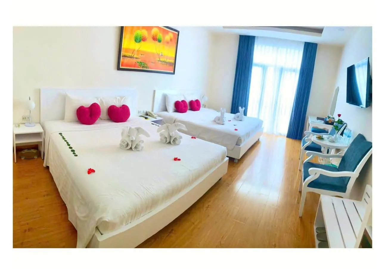 Photo of the whole room, Bed in Hotel La Perle