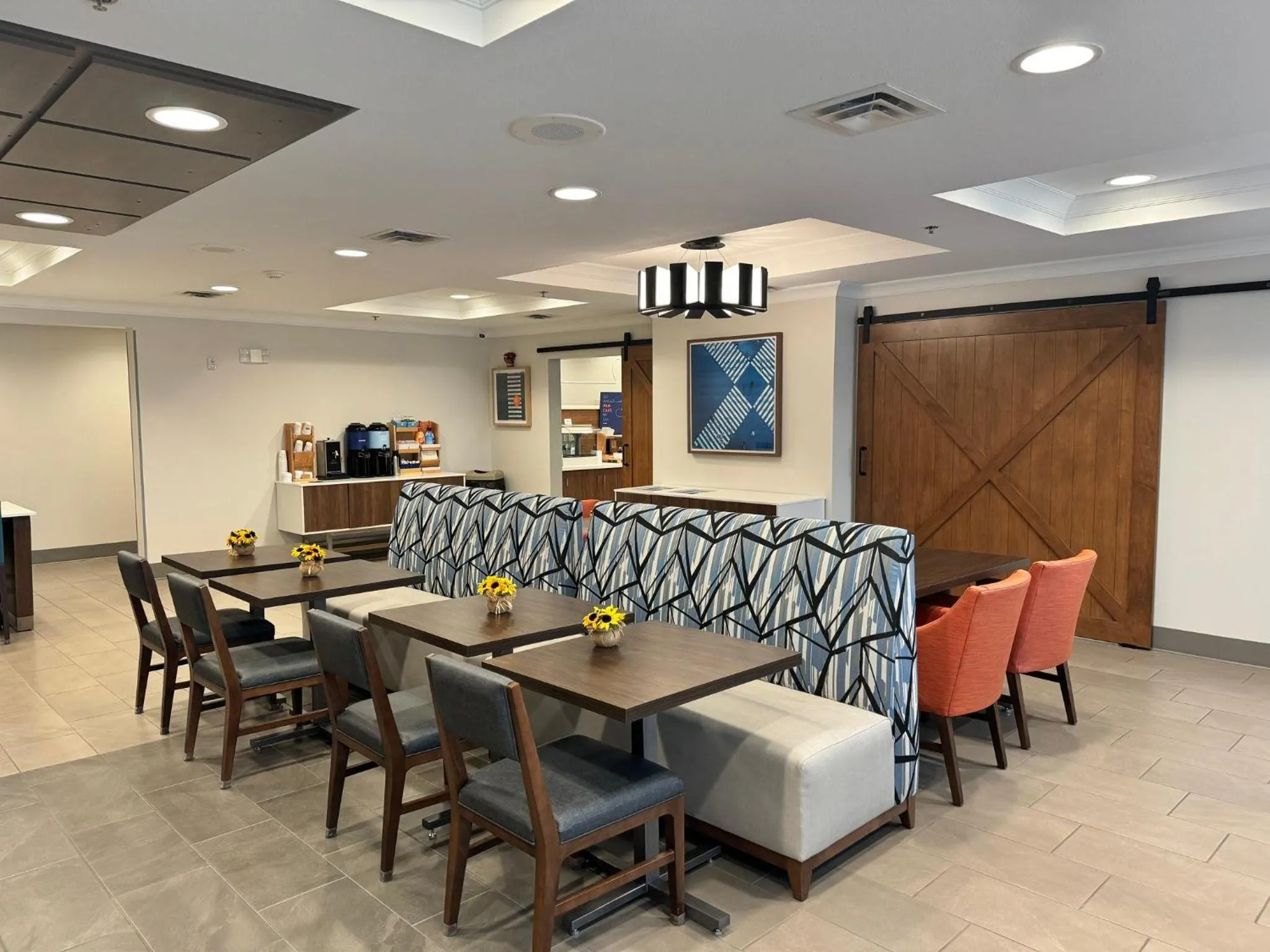 Breakfast in Holiday Inn Express & Suites Dewitt - Syracuse by IHG