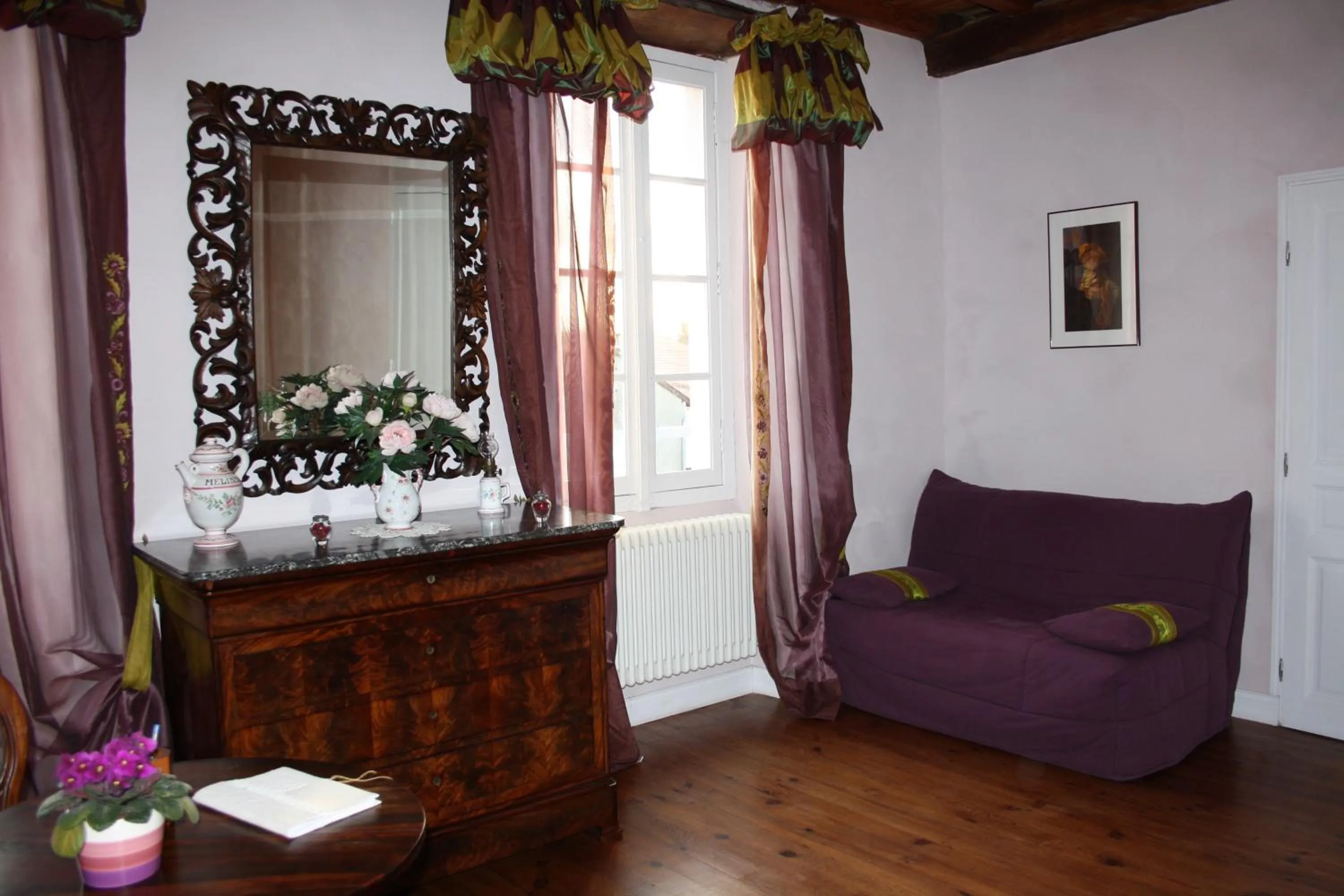 Photo of the whole room in La Maison d'Anais