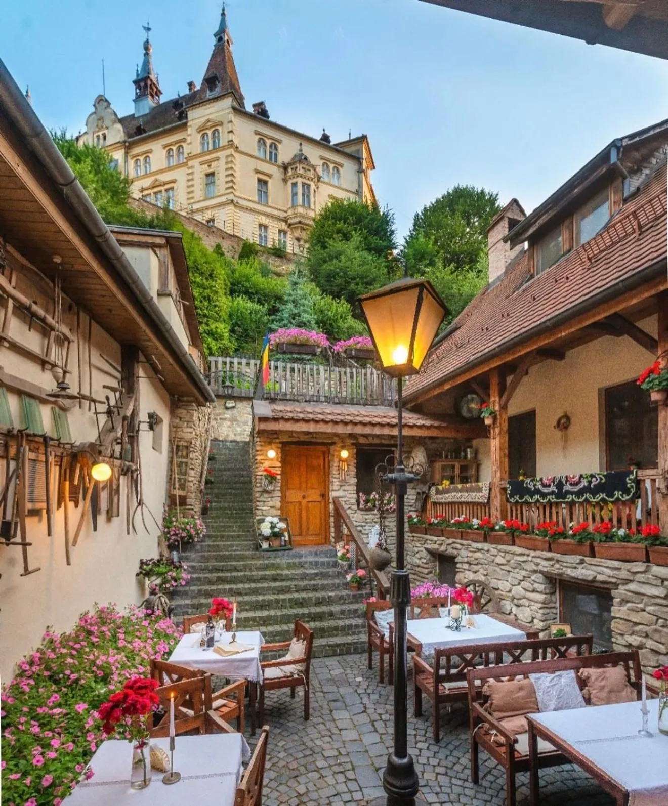 Restaurant/places to eat in Casa Savri