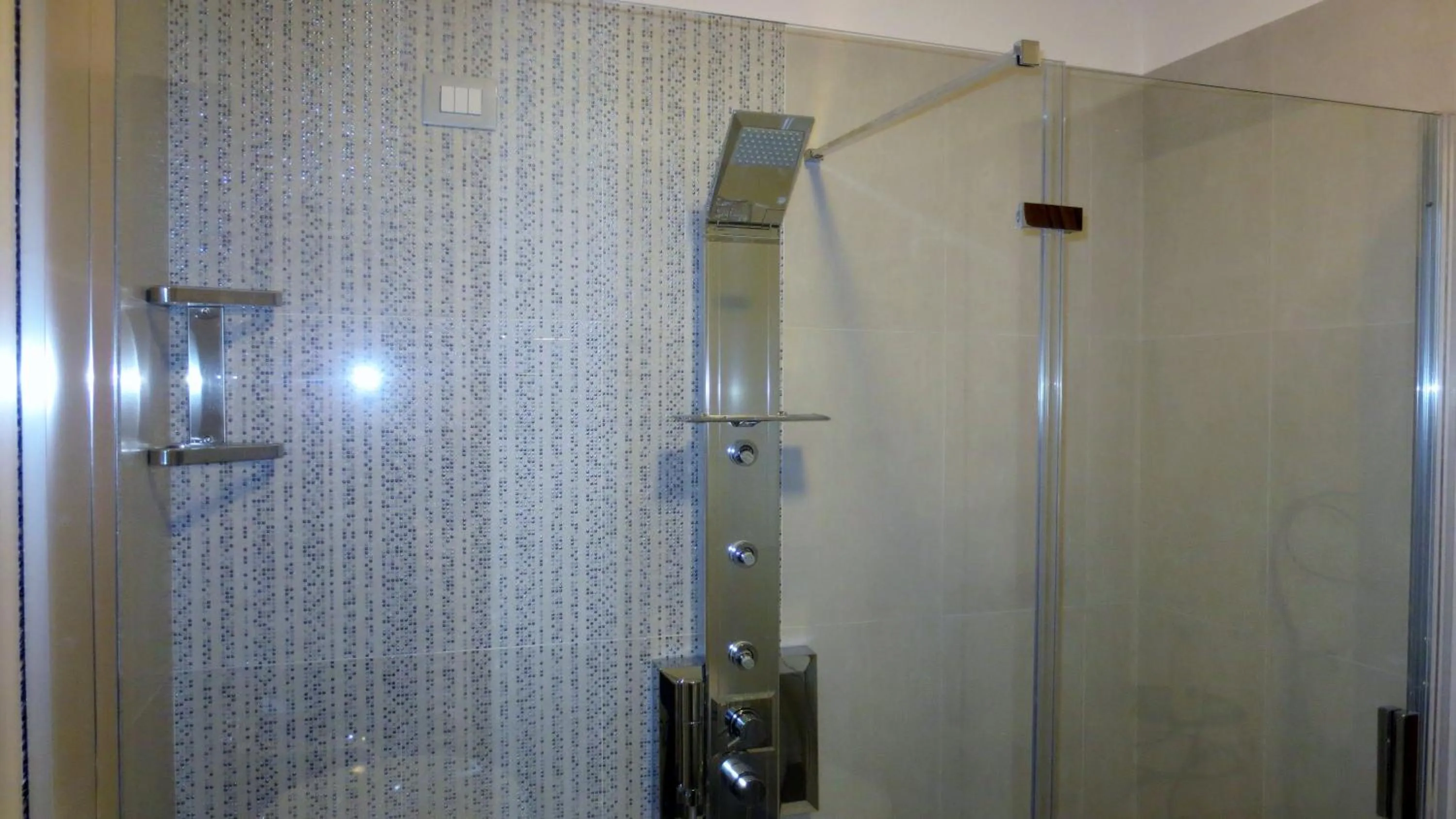 Shower in Masseria Corte Masseriola