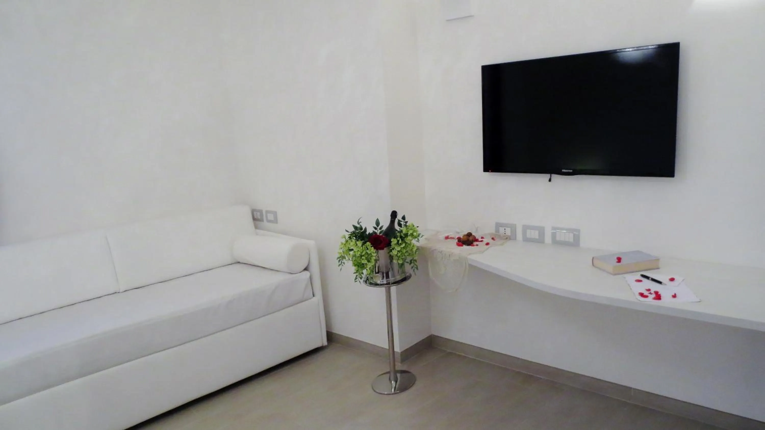 TV and multimedia, Bed in Masseria Corte Masseriola