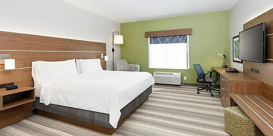 Bed in Holiday Inn Express & Suites - Denton North by IHG Bed in Holiday Inn Express & Suites - Denton North by IHG