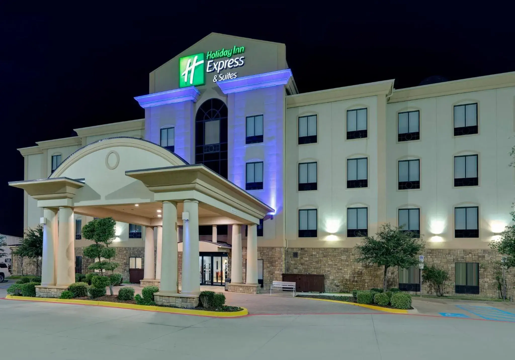 Property building in Holiday Inn Express & Suites - Denton North by IHG Property building in Holiday Inn Express & Suites - Denton North by IHG