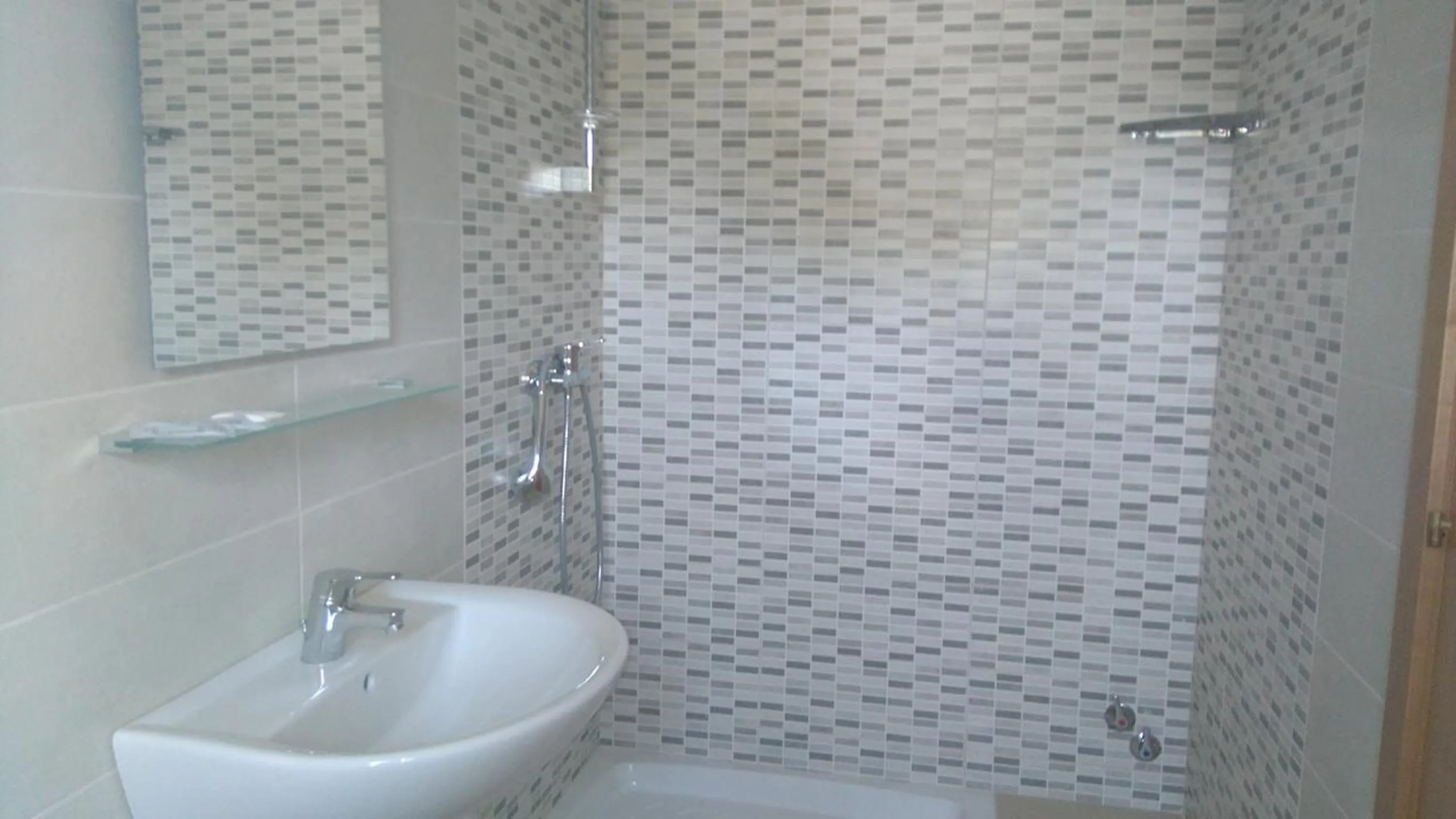 Bathroom in Afrodite Affittacamere