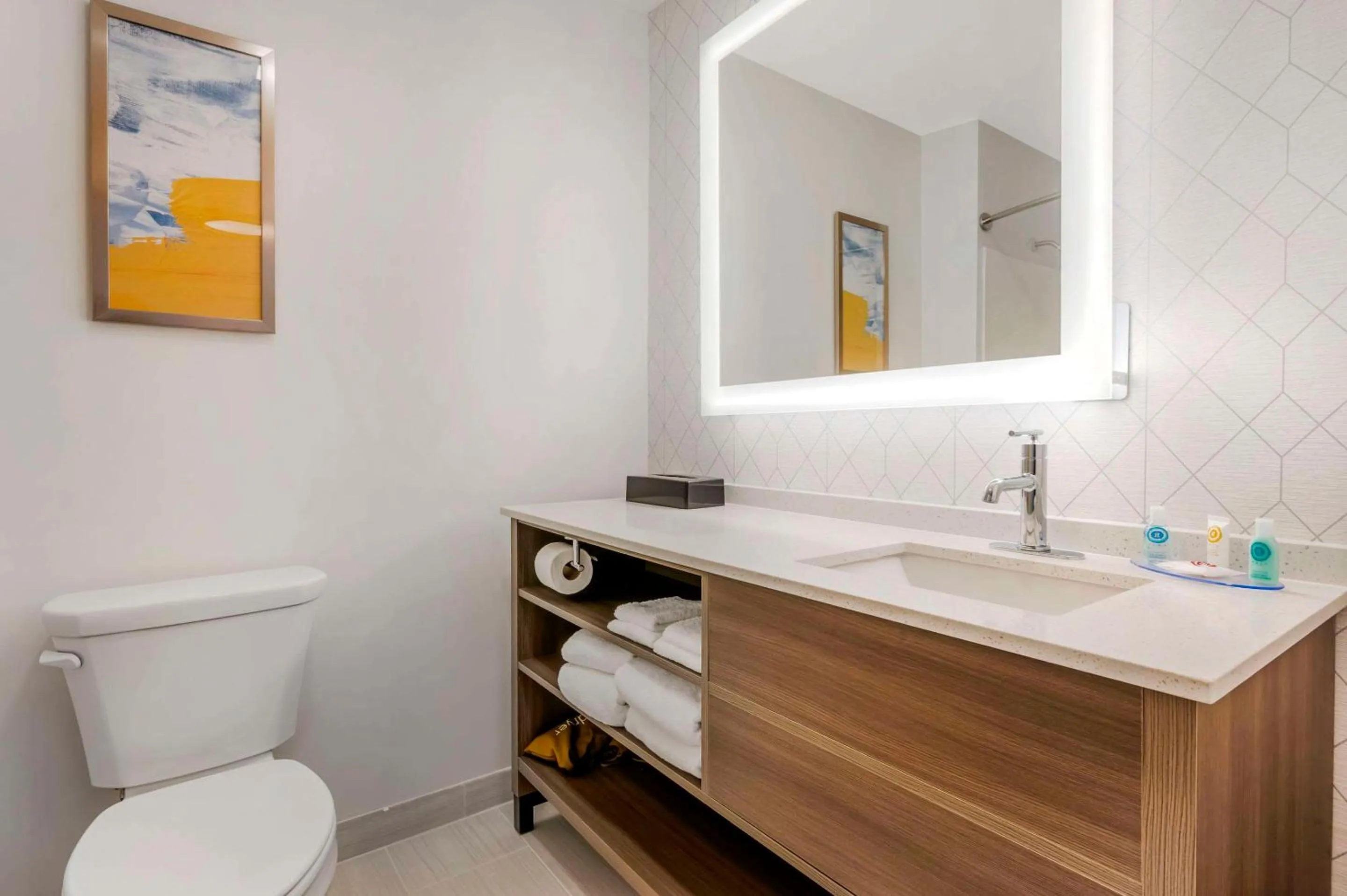 Bedroom in Comfort Inn Kendallville East