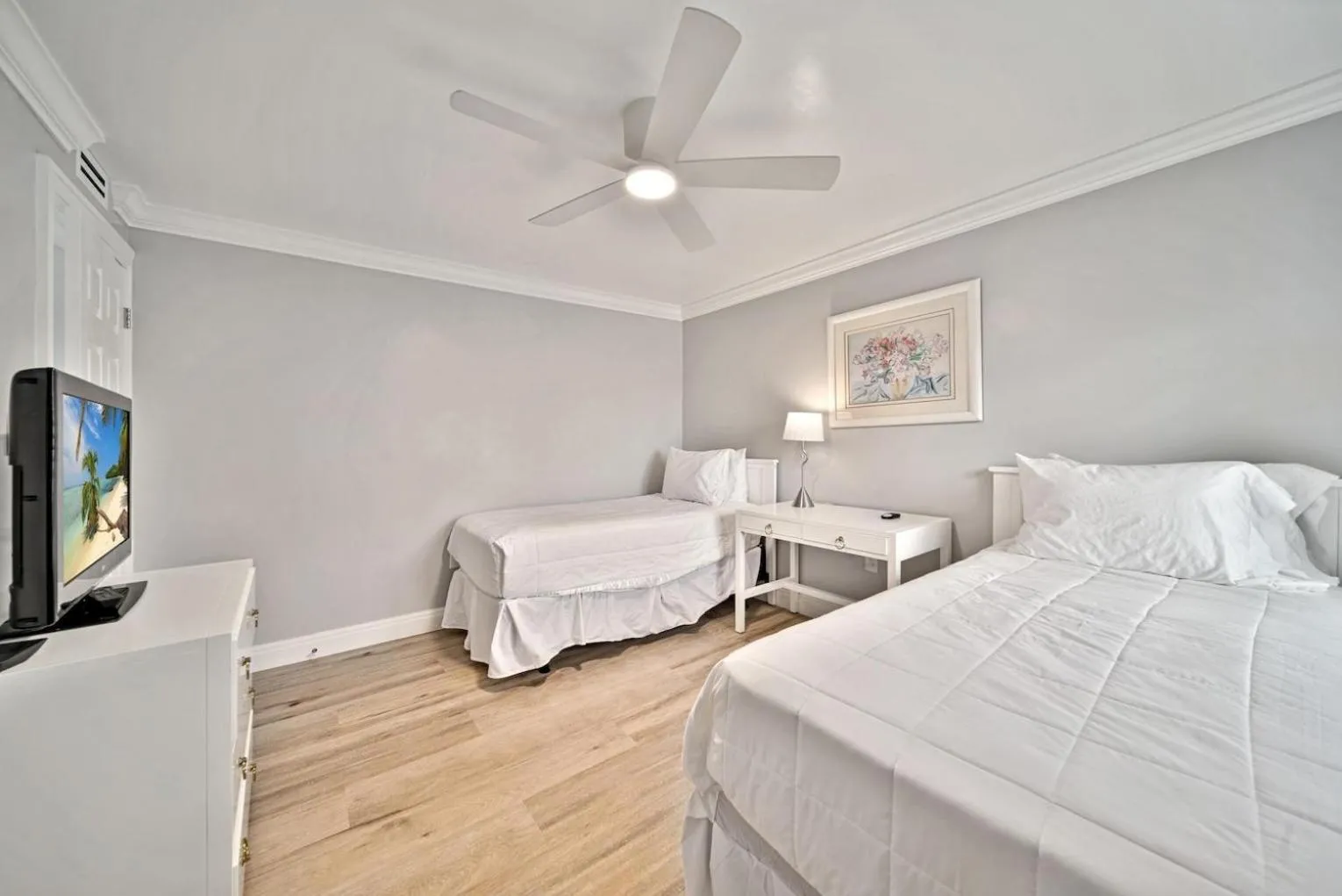 Bed in Loggerhead Cay #112