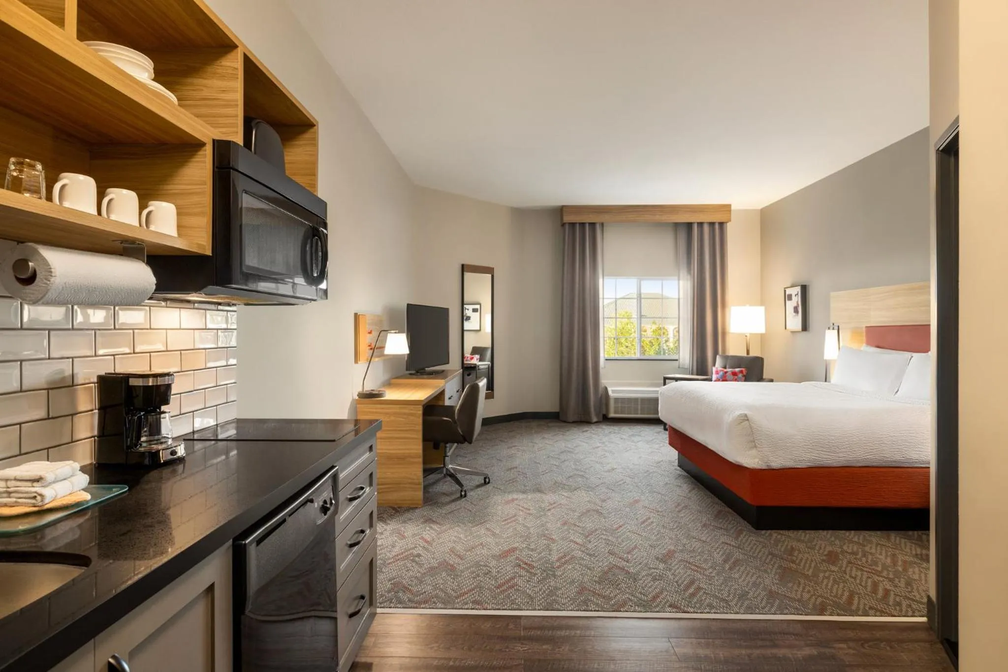 Photo of the whole room, Bed in Candlewood Suites Mount Pleasant by IHG