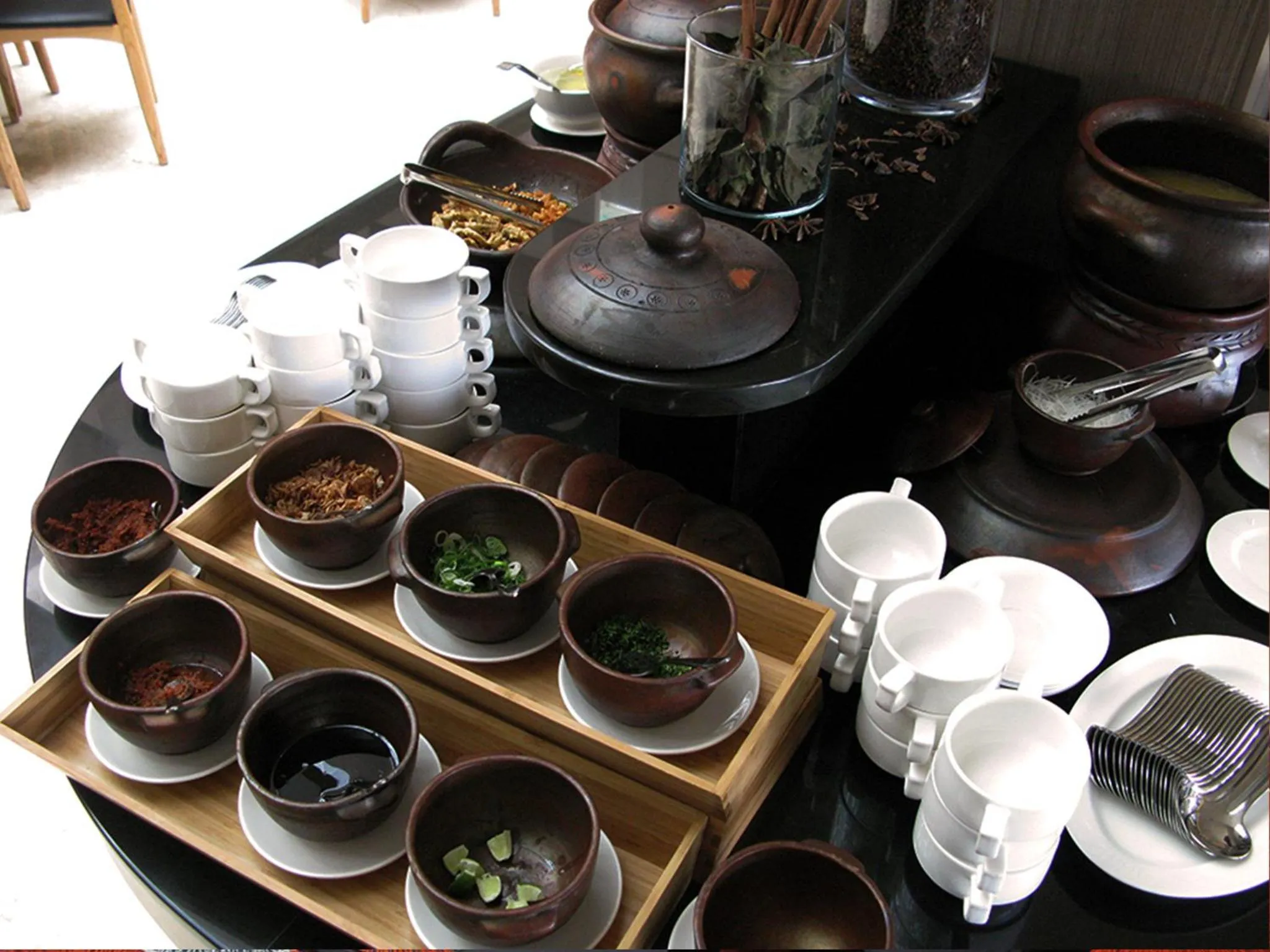 Restaurant/places to eat in Gammara Hotel Makassar