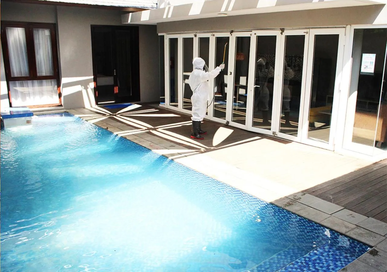 Swimming pool in Gammara Hotel Makassar