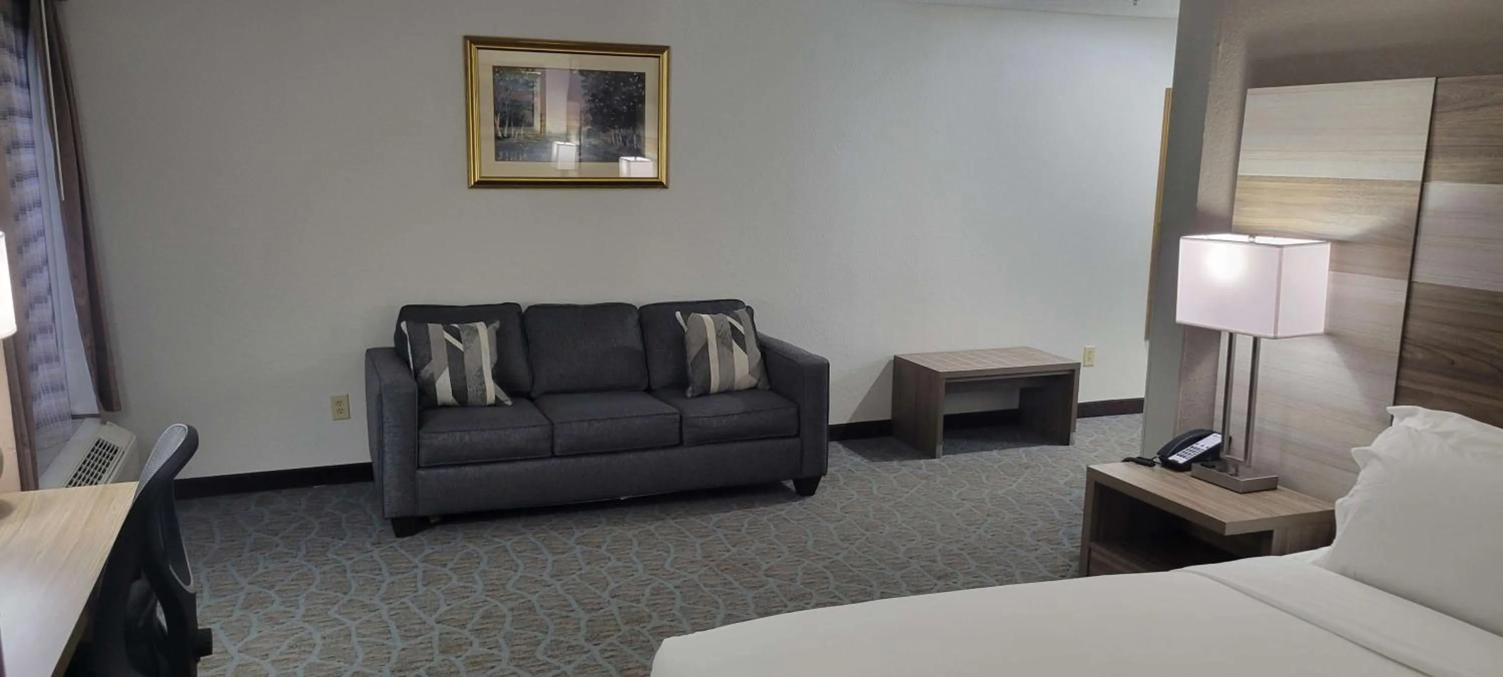 Photo of the whole room, Bed in Holiday Inn Express Kernersville