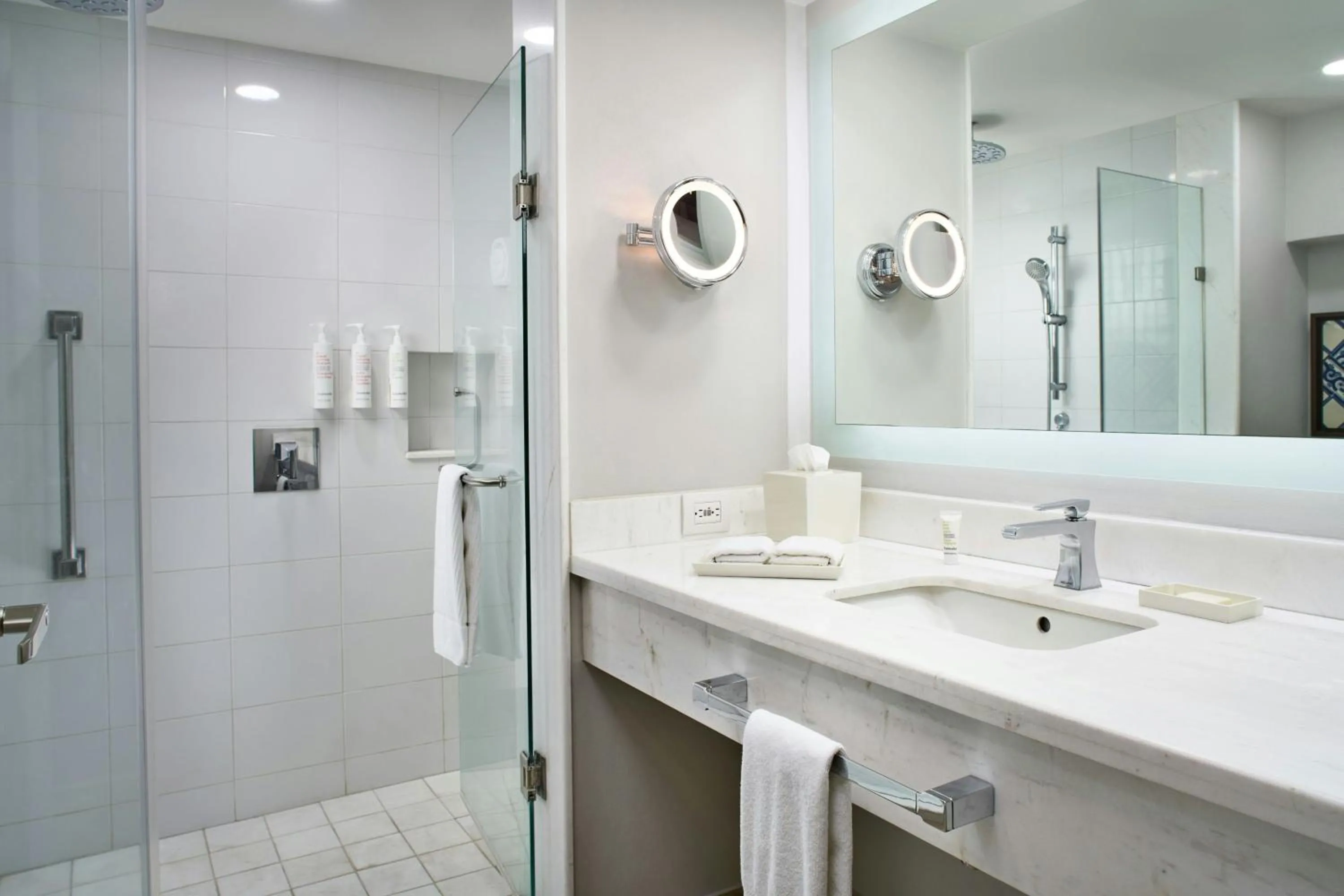Bathroom in Marriott Puebla Hotel Meson del Angel