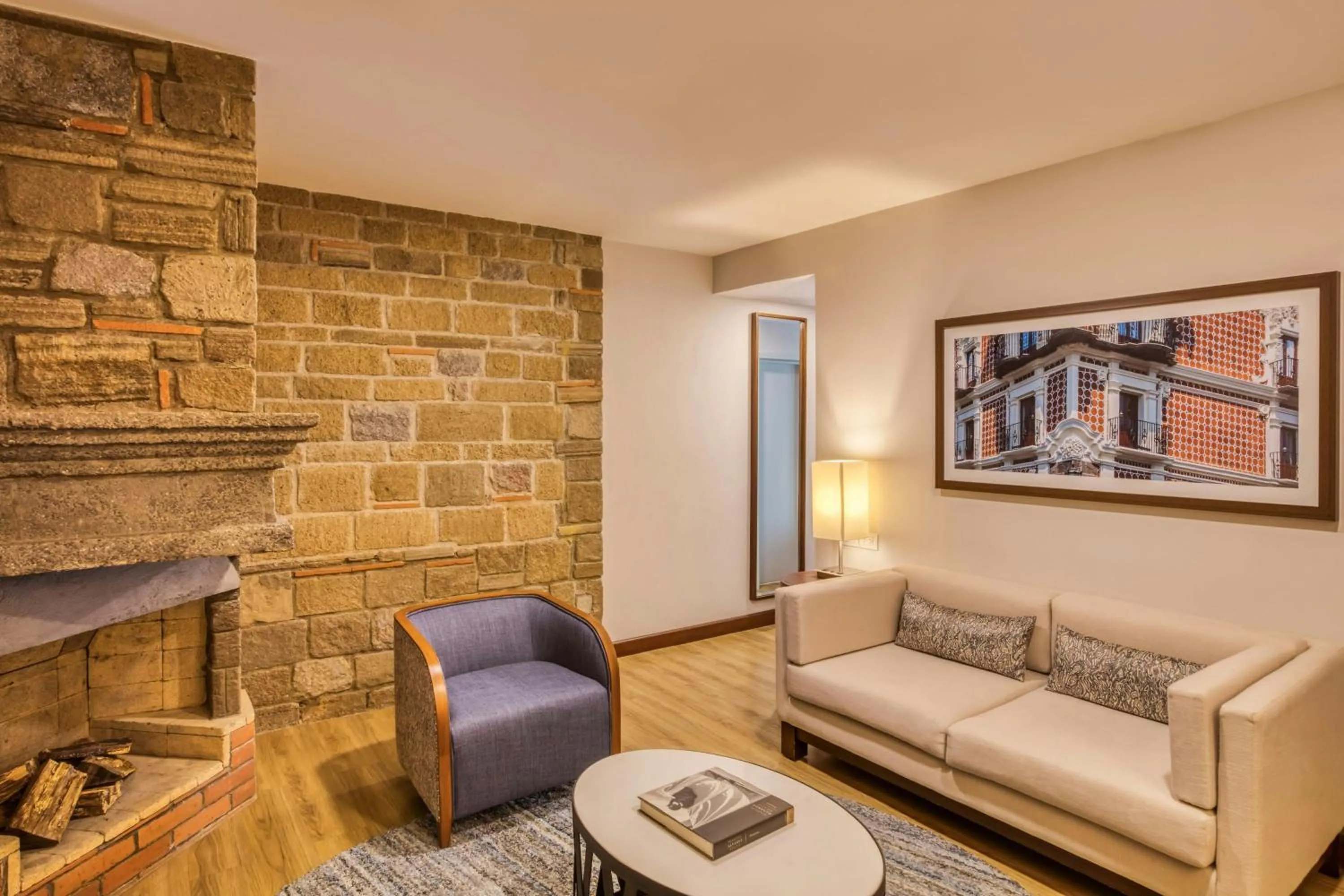 Living room in Marriott Puebla Hotel Meson del Angel