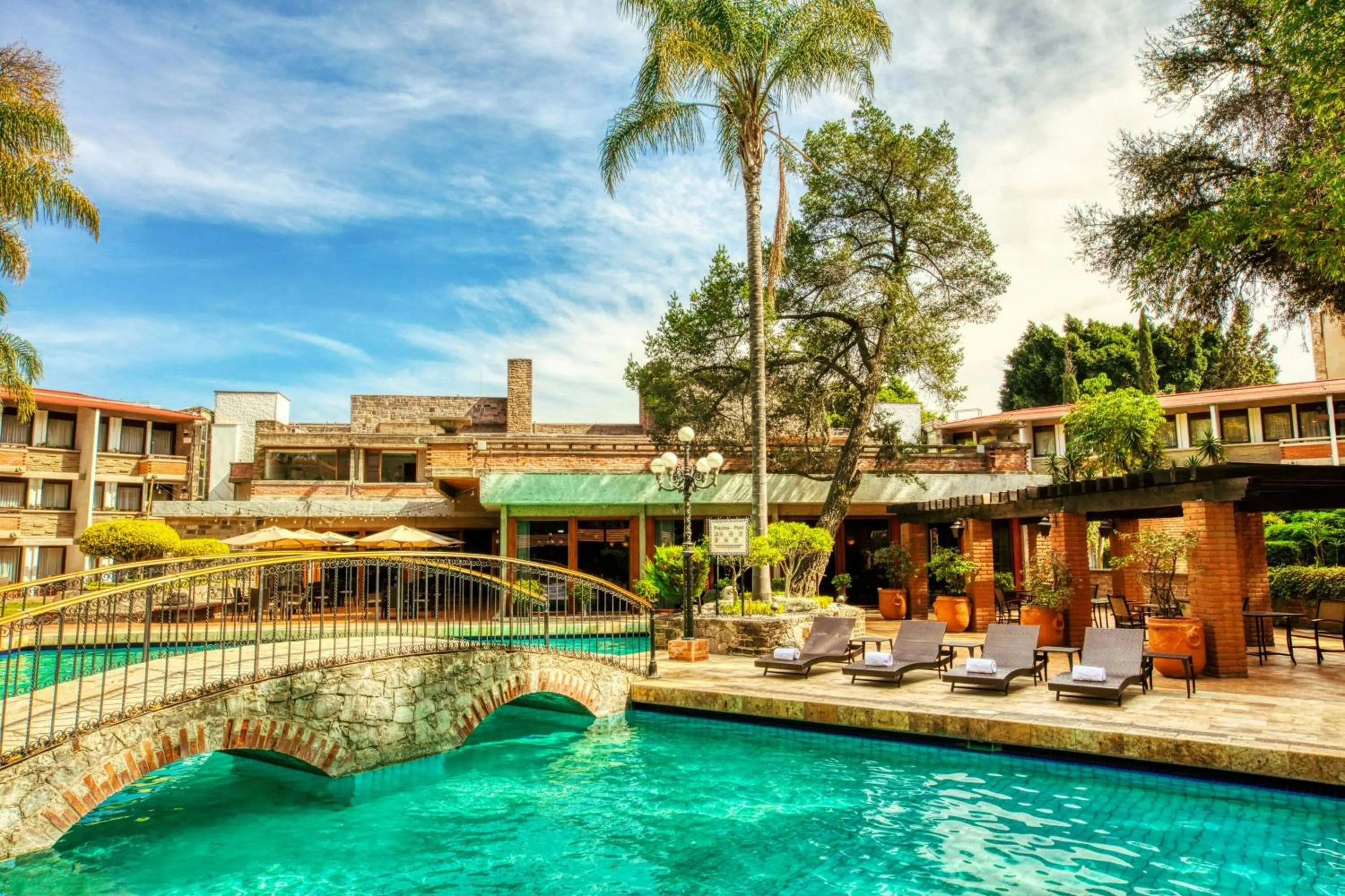 Swimming pool in Marriott Puebla Hotel Meson del Angel