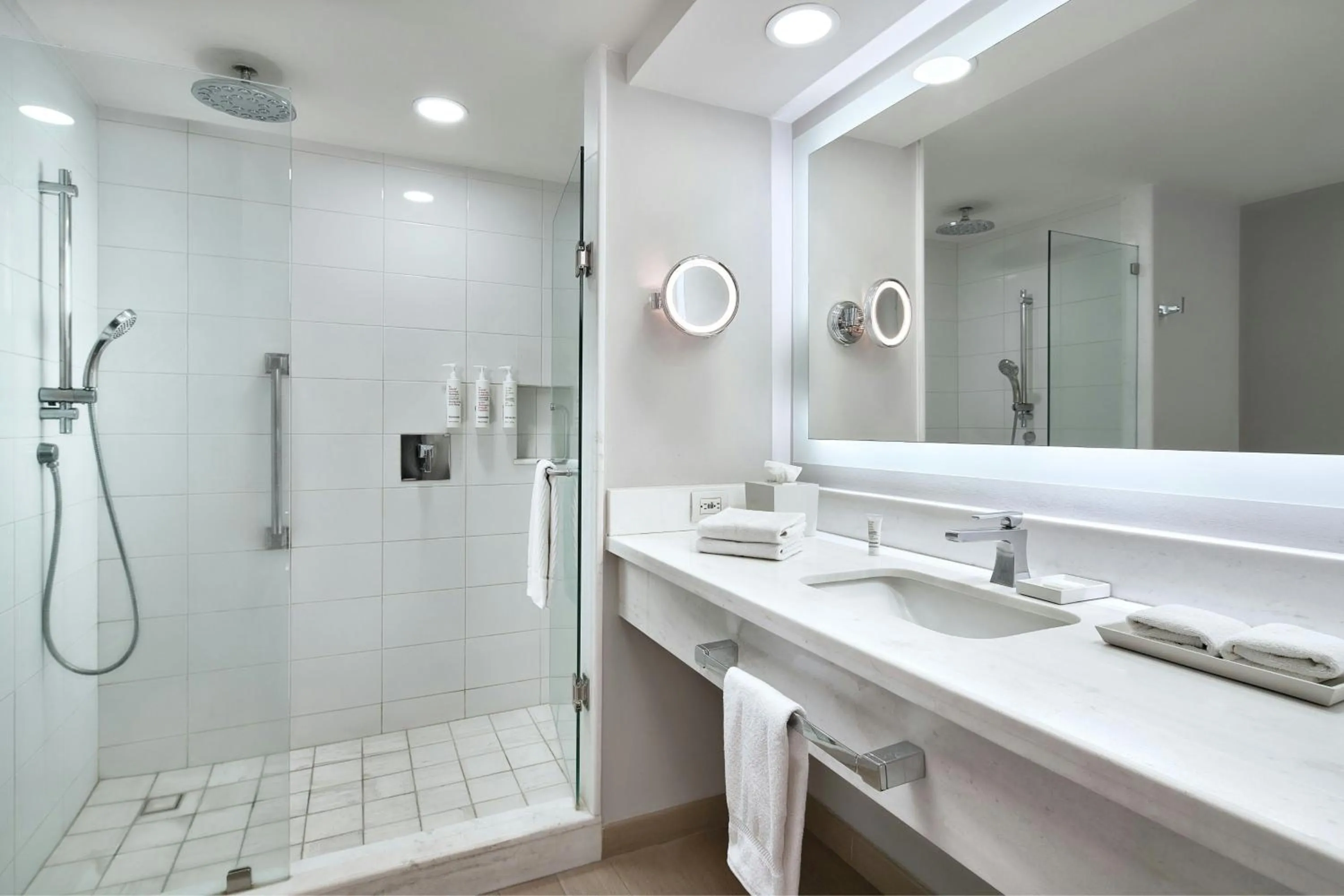 Bathroom in Marriott Puebla Hotel Meson del Angel