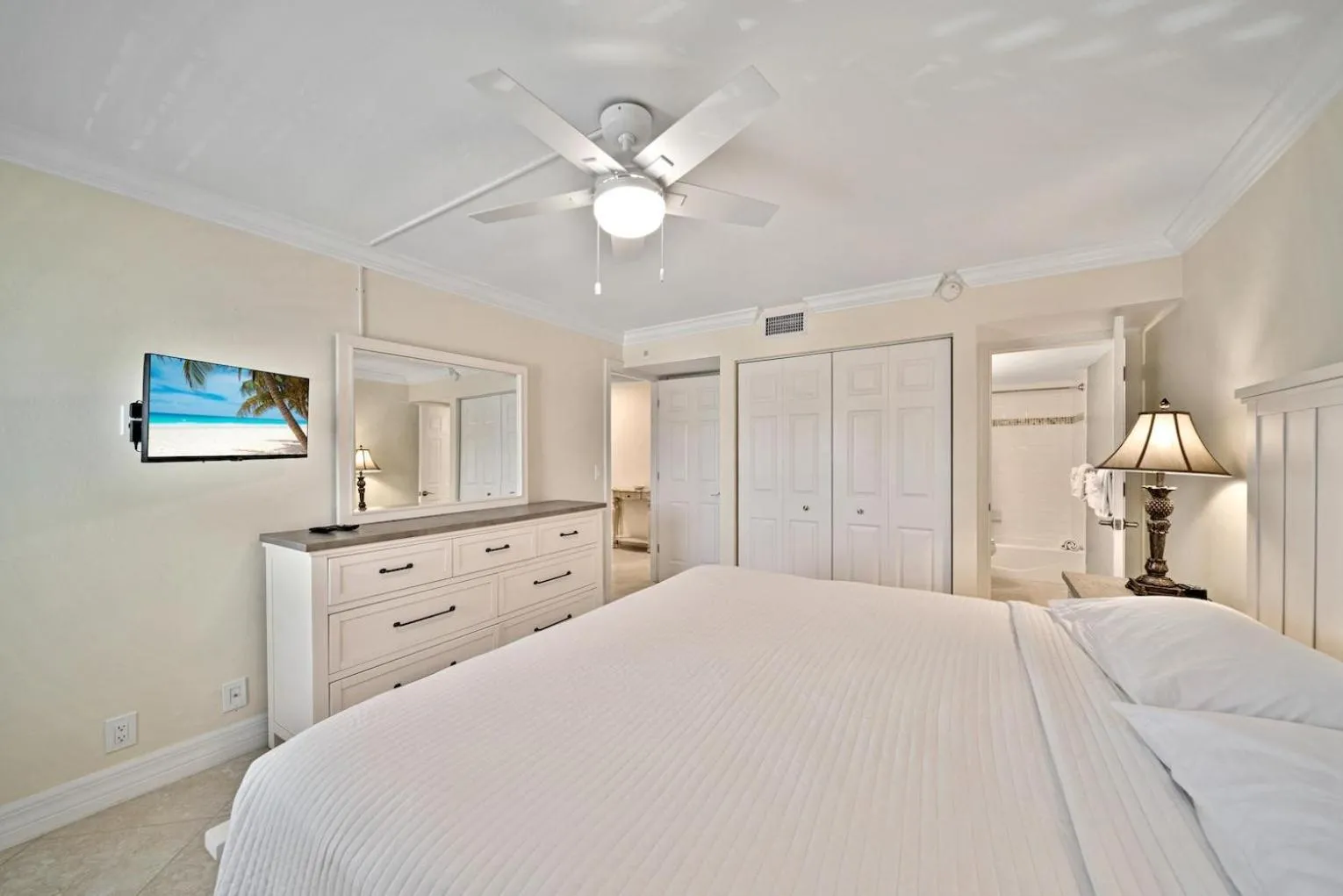 Bed in Villa 2424 (South Seas Beach Villas 3)
