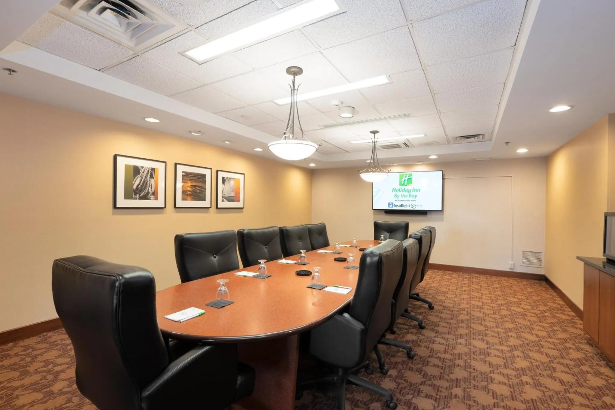 Meeting/conference room in Holiday Inn Portland-By the Bay by IHG