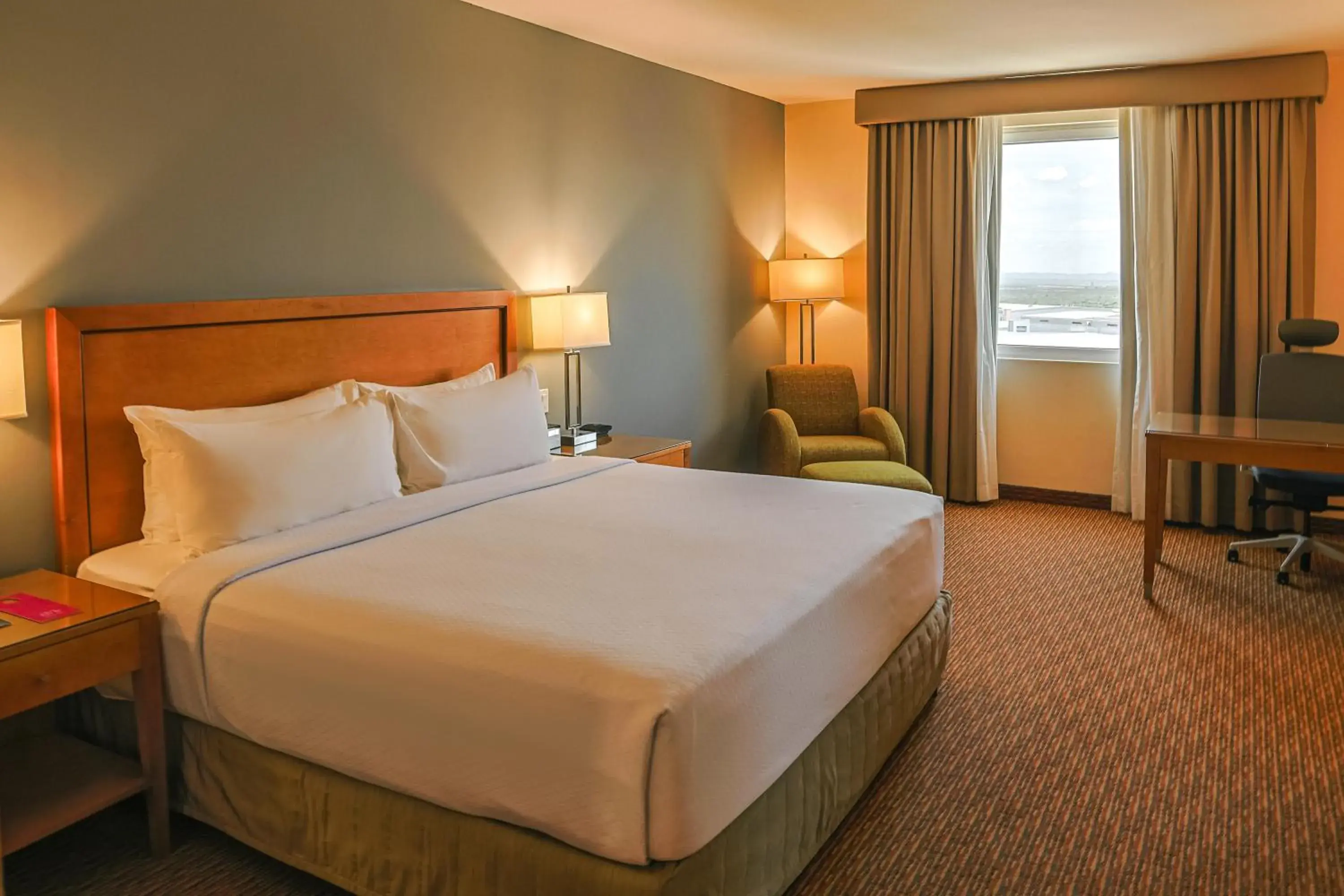 Bedroom, Bed in Crowne Plaza Monterrey Aeropuerto by IHG Bedroom, Bed in Crowne Plaza Monterrey Aeropuerto by IHG