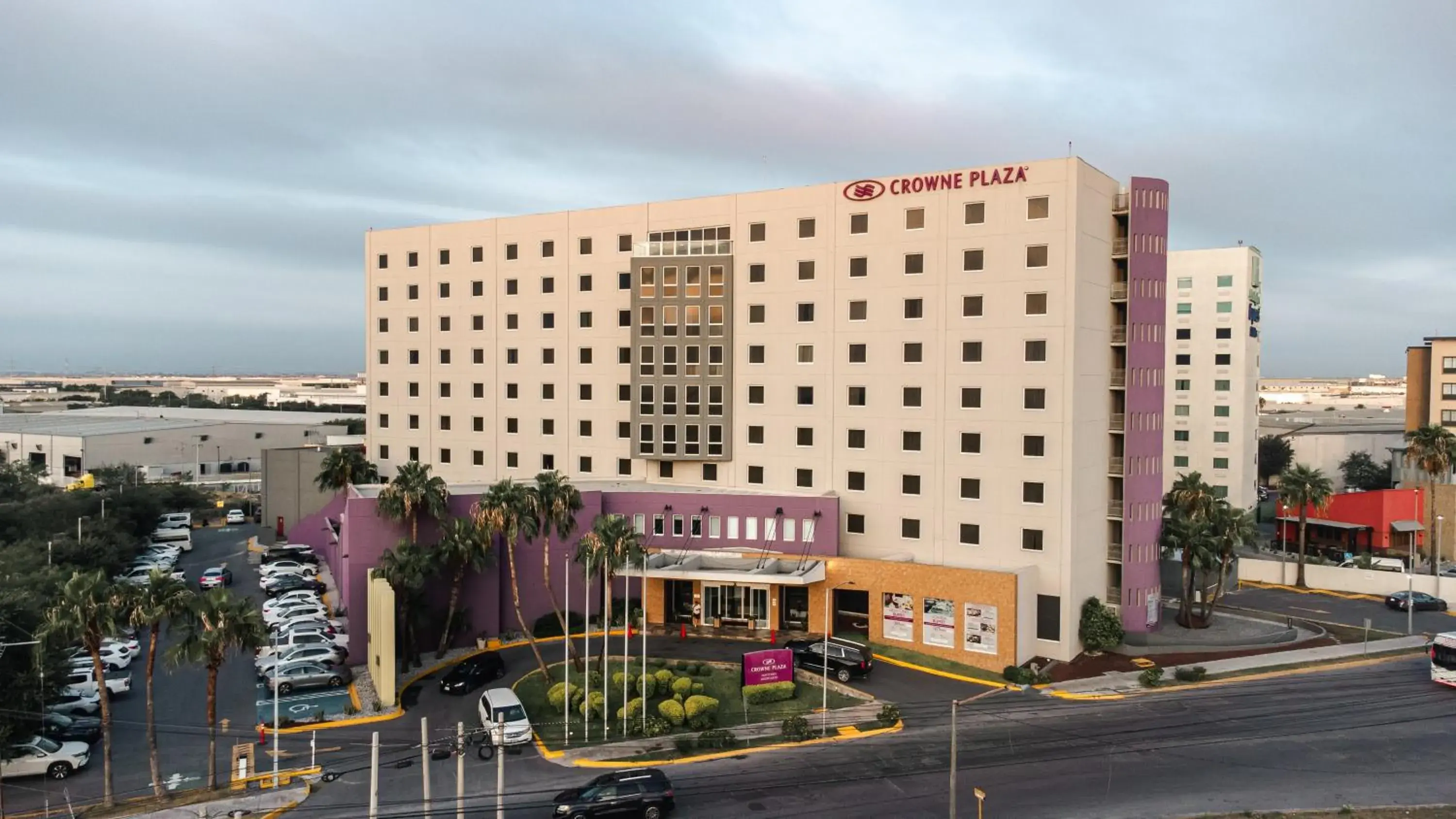 Property building in Crowne Plaza Monterrey Aeropuerto by IHG Property building in Crowne Plaza Monterrey Aeropuerto by IHG