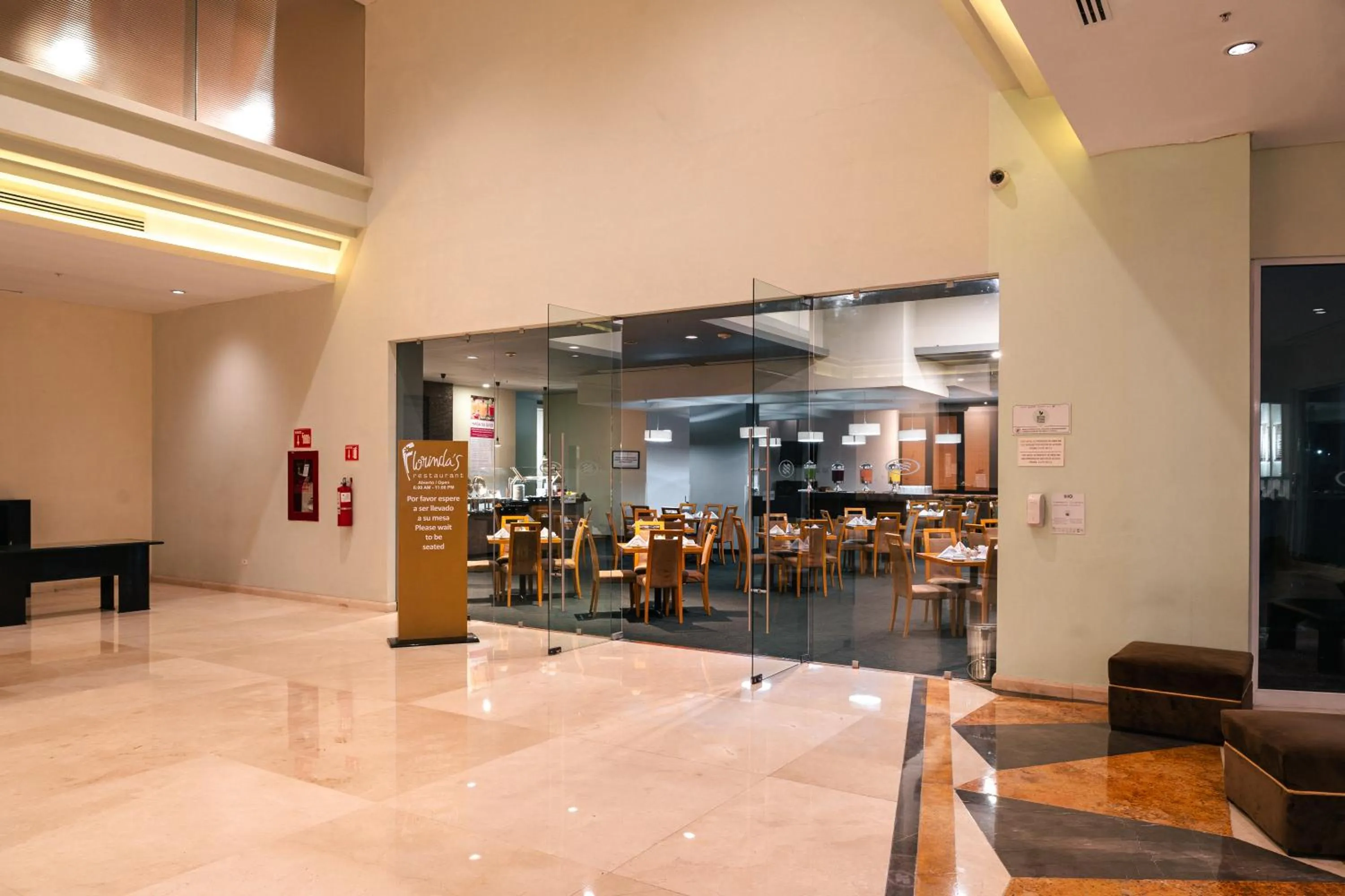 Restaurant/places to eat in Crowne Plaza Monterrey Aeropuerto by IHG