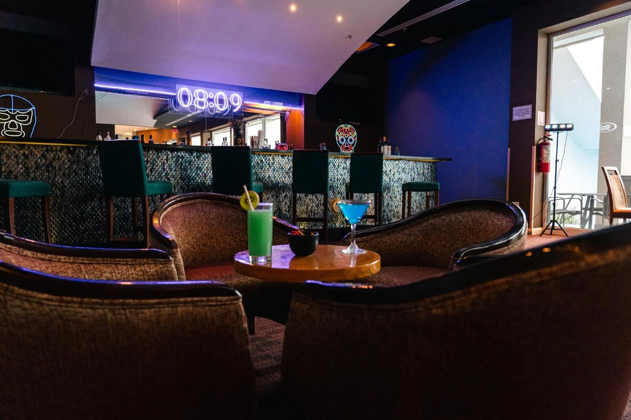 Lounge or bar in Crowne Plaza Monterrey Aeropuerto by IHG