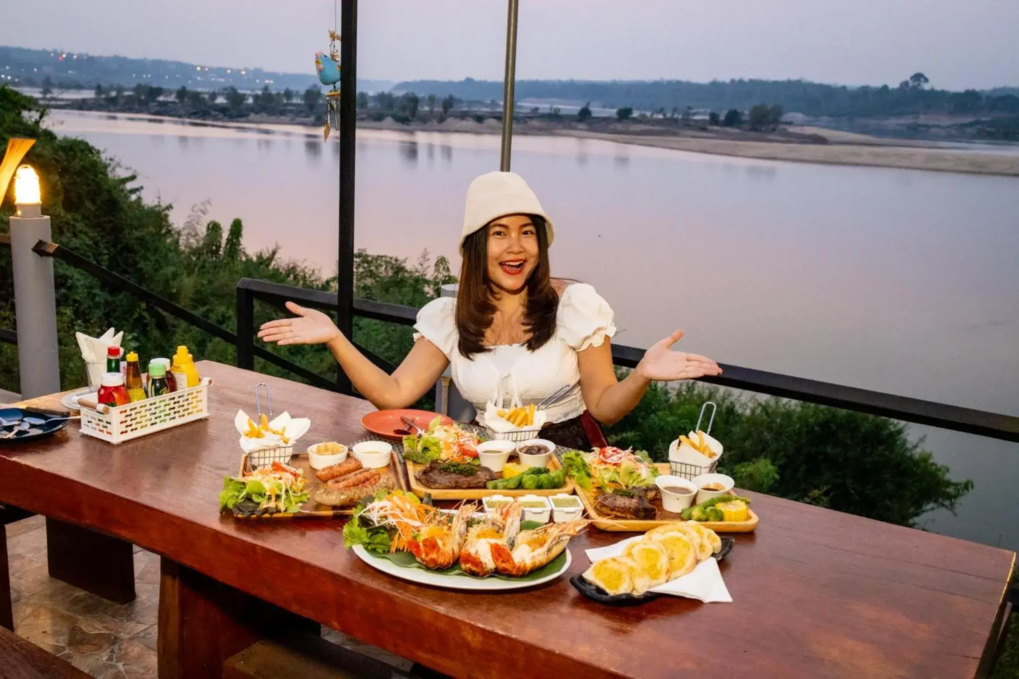 Restaurant/places to eat in Khong Chiam Orchid Riverside Resort Restaurant/places to eat in Khong Chiam Orchid Riverside Resort