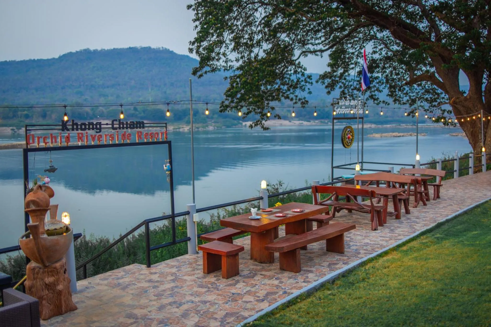 Restaurant/places to eat in Khong Chiam Orchid Riverside Resort