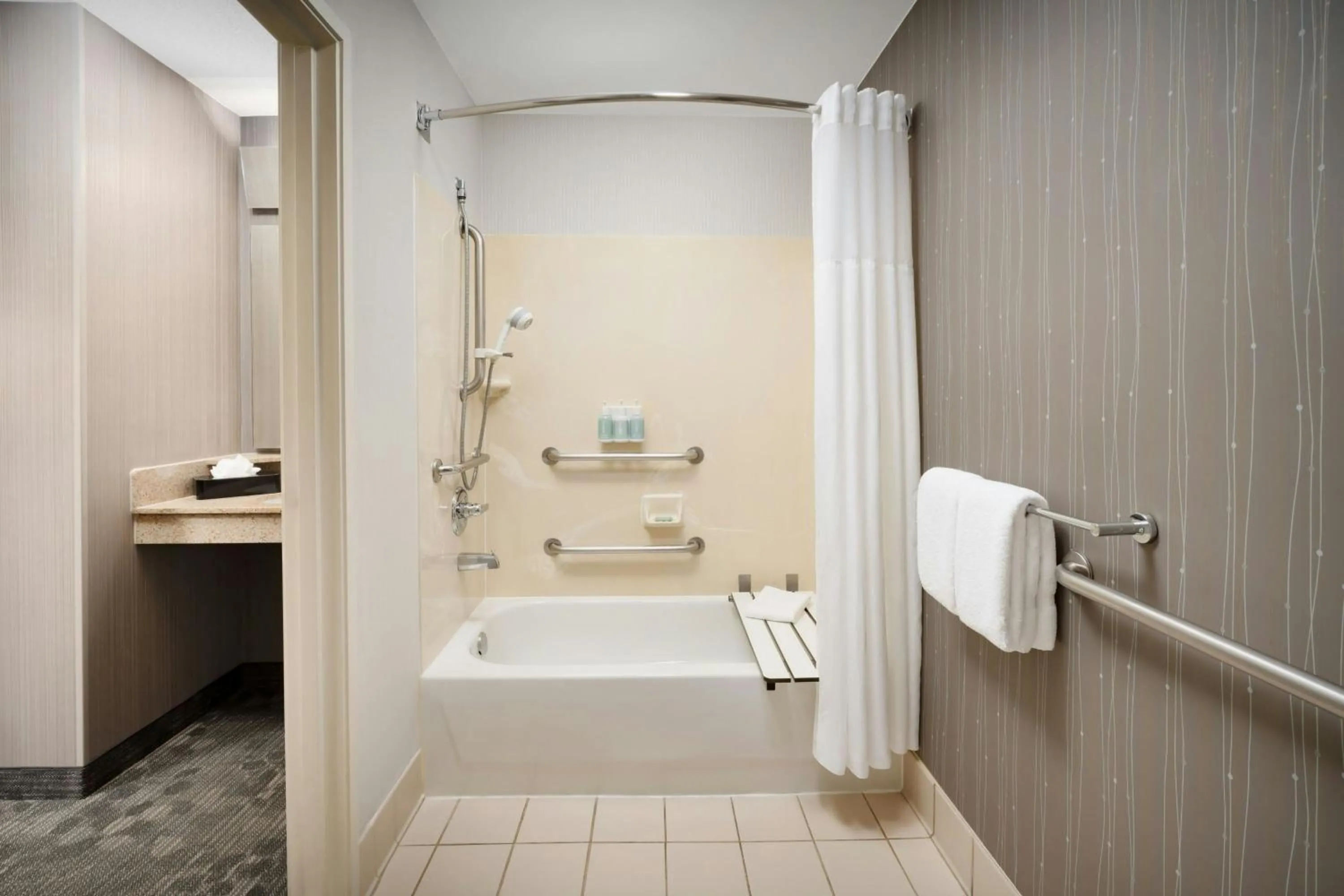 Bathroom in Courtyard by Marriott Chicago Bloomingdale